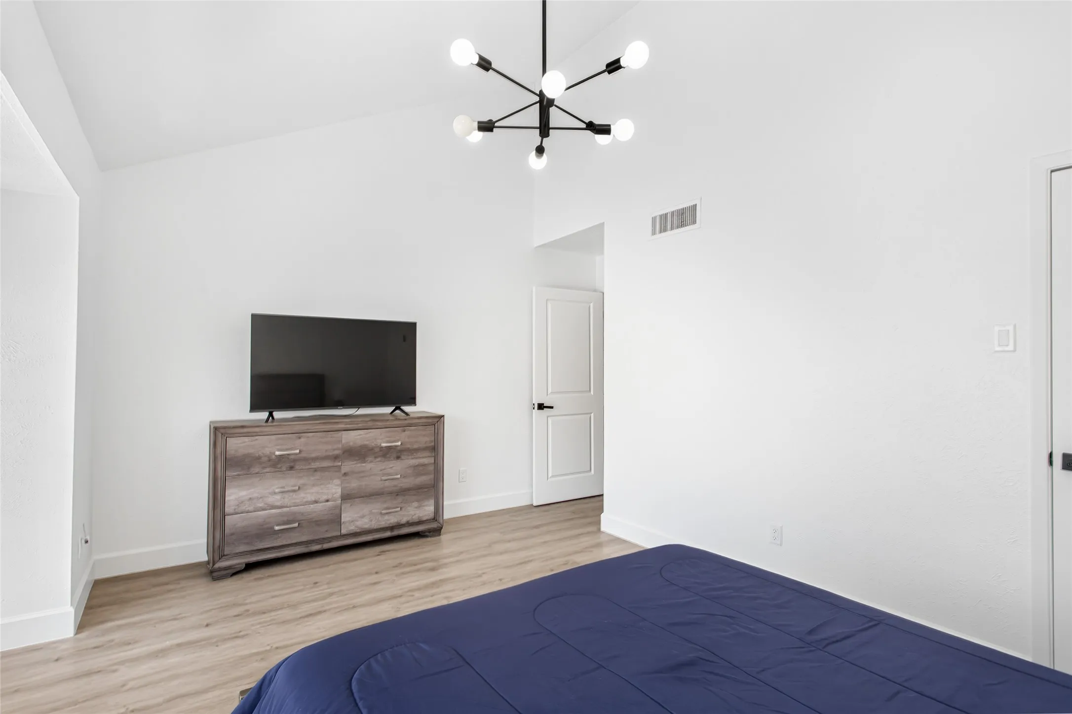 Condominium For Rent in Dallas County , 4541 N O Connor Road 2243, Irving, Texas 75062, 3 Bedroom, 2 Bathroom, Garage spaces, 1,357 Sqft, built in 1975, mls#21366860, Real Estate Agent in Irving, Homes For Rent in Dallas county, Homes For Rent in Irving, Realtor in Irving Texas, Real Estate Brokerage Independent Realty Texas, Luminita Cordes Realtor