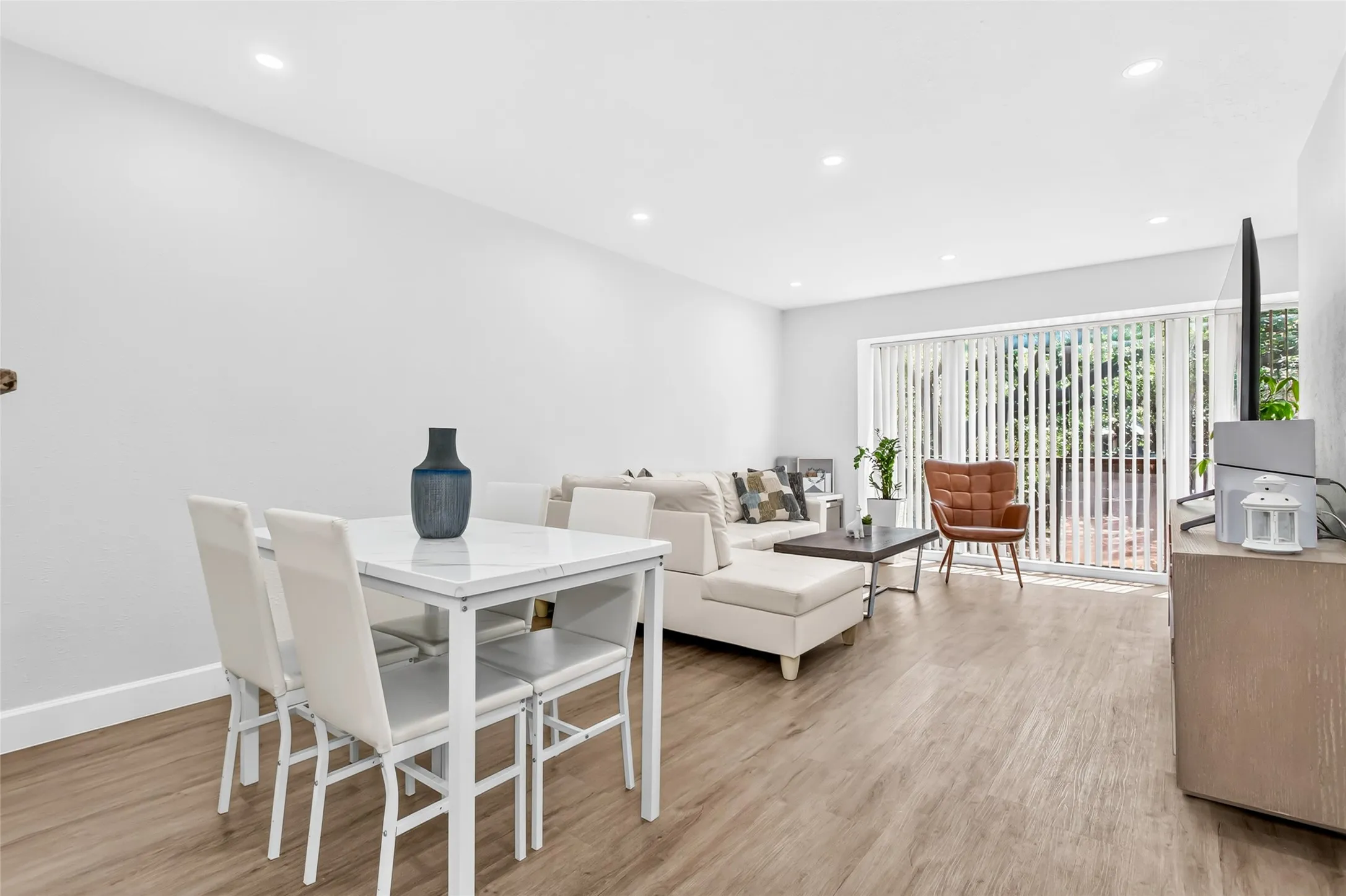 Condominium For Rent in Dallas County , 4541 N O Connor Road 2243, Irving, Texas 75062, 3 Bedroom, 2 Bathroom, Garage spaces, 1,357 Sqft, built in 1975, mls#21366860, Real Estate Agent in Irving, Homes For Rent in Dallas county, Homes For Rent in Irving, Realtor in Irving Texas, Real Estate Brokerage Independent Realty Texas, Luminita Cordes Realtor