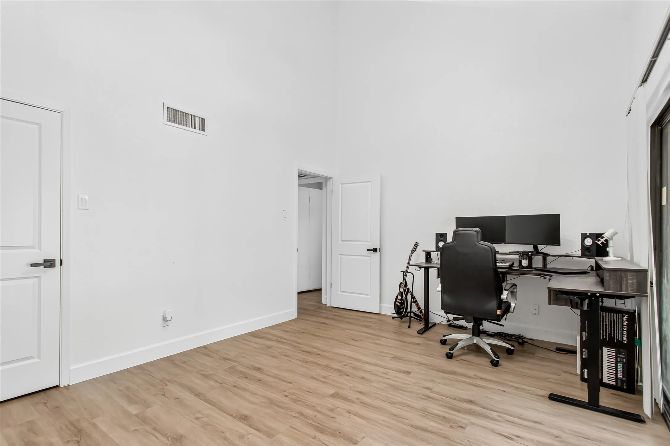 Condominium For Rent in Dallas County , 4541 N O Connor Road 2243, Irving, Texas 75062, 3 Bedroom, 2 Bathroom, Garage spaces, 1,357 Sqft, built in 1975, mls#21366860, Real Estate Agent in Irving, Homes For Rent in Dallas county, Homes For Rent in Irving, Realtor in Irving Texas, Real Estate Brokerage Independent Realty Texas, Luminita Cordes Realtor
