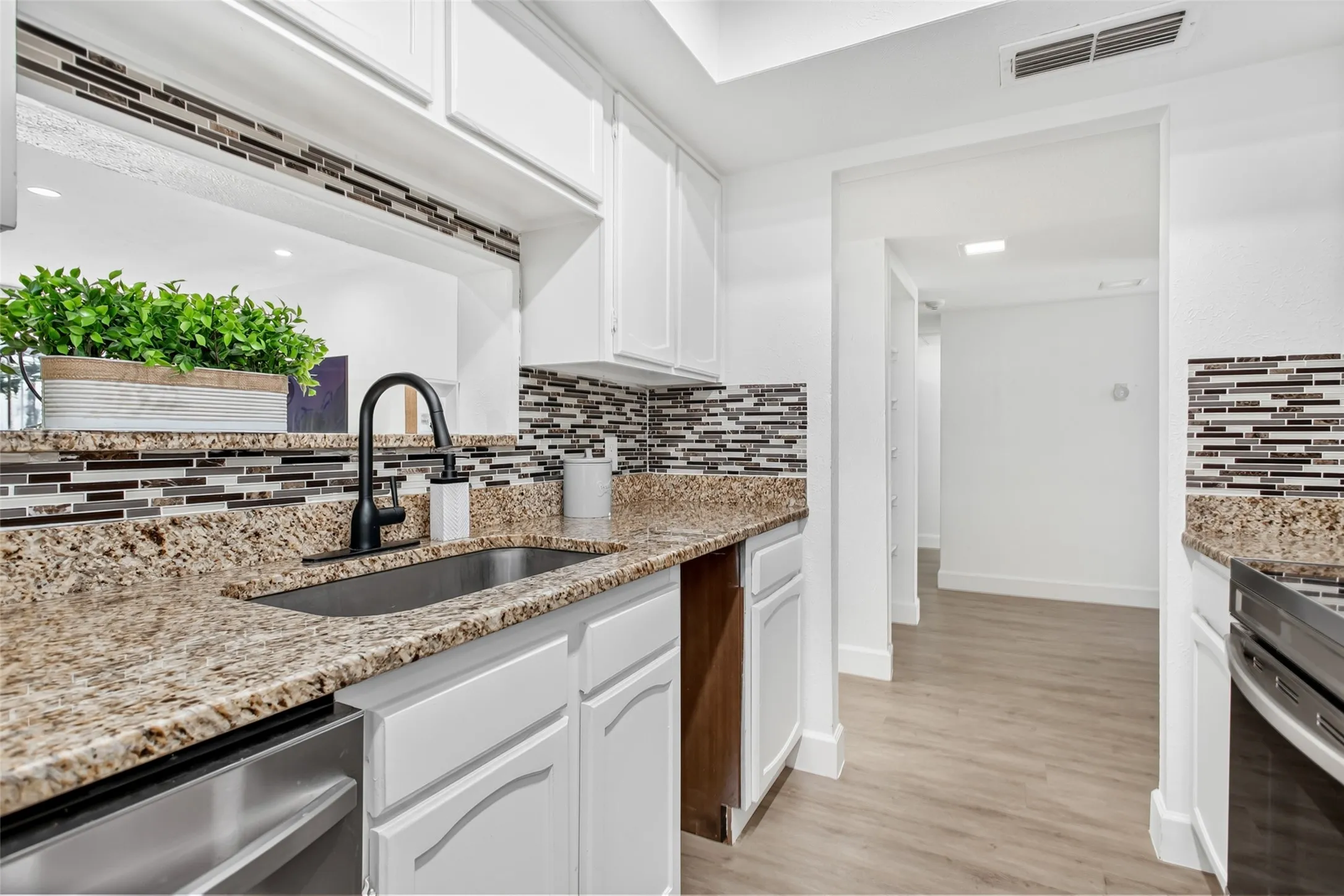 Condominium For Rent in Dallas County , 4541 N O Connor Road 2243, Irving, Texas 75062, 3 Bedroom, 2 Bathroom, Garage spaces, 1,357 Sqft, built in 1975, mls#21366860, Real Estate Agent in Irving, Homes For Rent in Dallas county, Homes For Rent in Irving, Realtor in Irving Texas, Real Estate Brokerage Independent Realty Texas, Luminita Cordes Realtor
