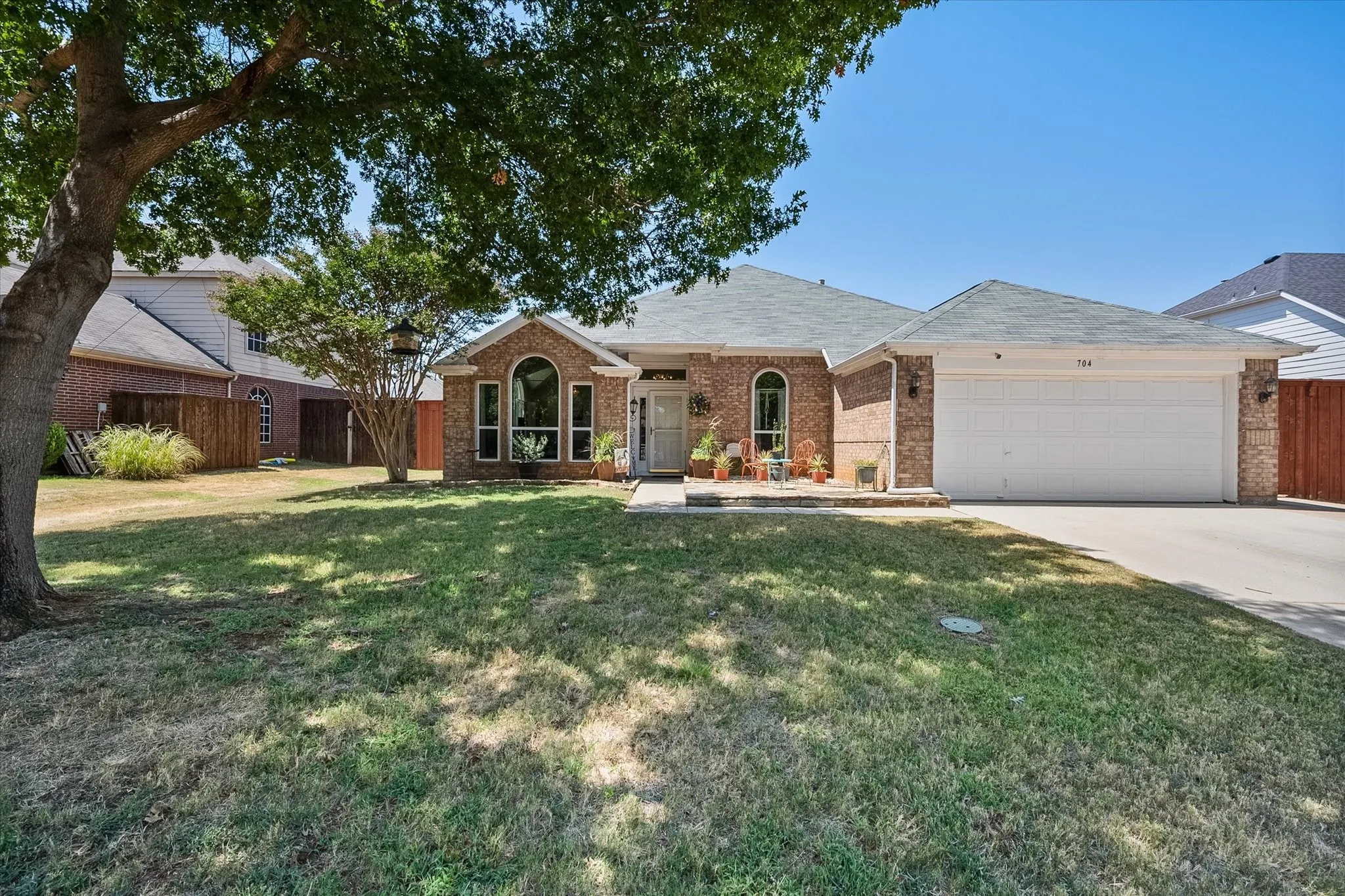 Gorgeous curb appeal with an open front patio ideal for enjoying slow mornings!