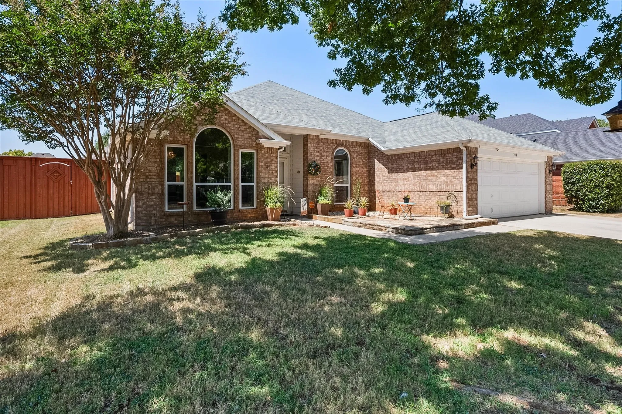Single Family Residence For Sale in Denton County , 704 Oakridge Drive, Lake Dallas, Texas 75065, 4 Bedroom, 2 Bathroom, 2 Garage spaces, 2,069 Sqft, built in 1998, mls#21361819, Real Estate Agent in Lake Dallas, Homes For Sale in Denton county, Homes For Sale in Lake Dallas, Realtor in Lake Dallas Texas, Real Estate Brokerage Independent Realty Texas, Luminita Cordes Realtor