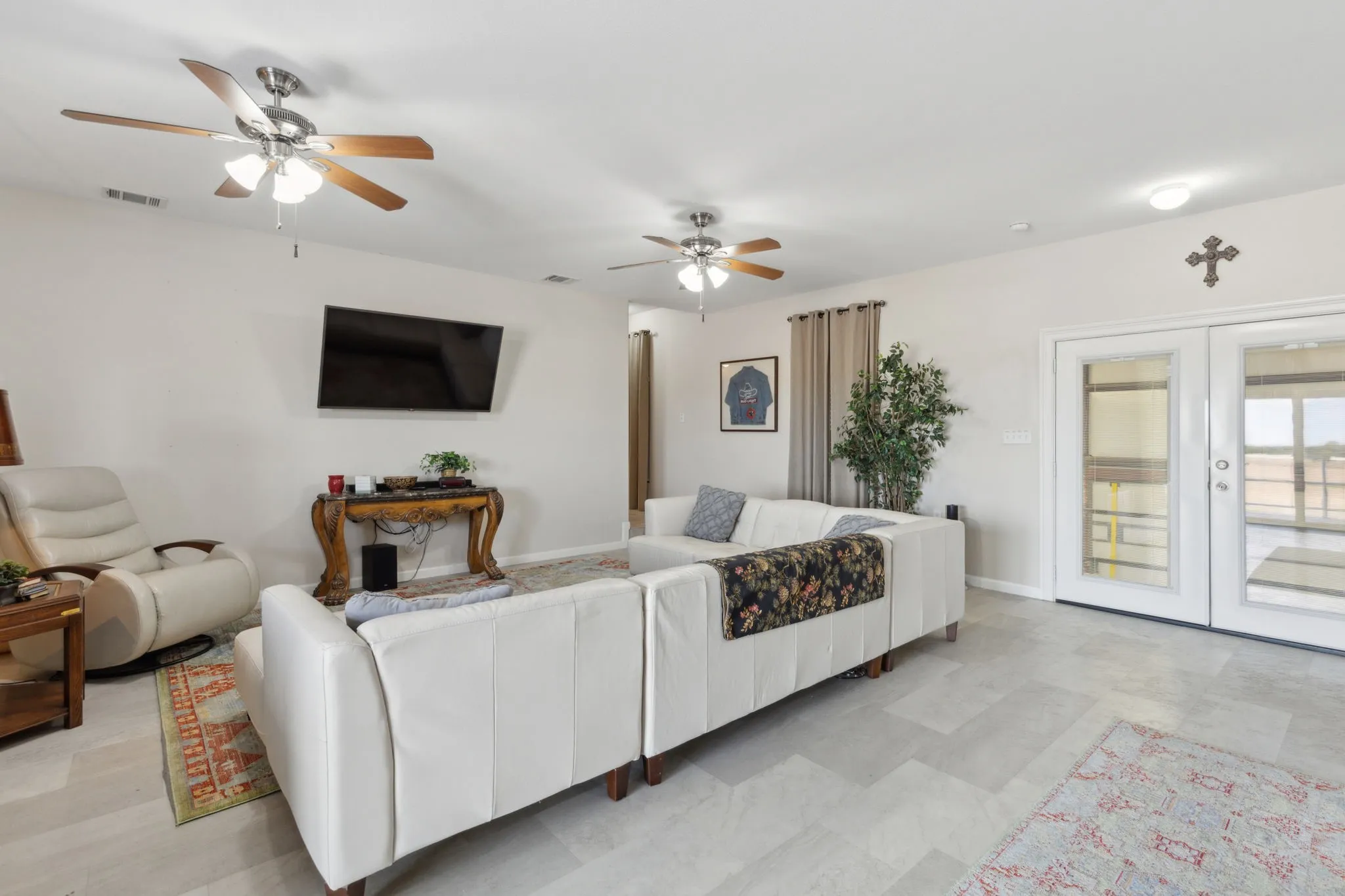 Single Family Residence For Sale in Tarrant County , 771 Aviator Drive, Fort Worth, Texas 76179, 2 Bedroom, 3 Bathroom, 1 Garage spaces, 6,375 Sqft, built in 2012, mls#21366870, Real Estate Agent in Fort Worth, Homes For Sale in Tarrant county, Homes For Sale in Fort Worth, Realtor in Fort Worth Texas, Real Estate Brokerage Independent Realty Texas, Luminita Cordes Realtor