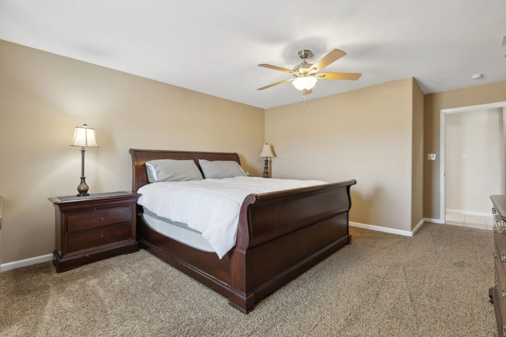 Single Family Residence For Sale in Tarrant County , 771 Aviator Drive, Fort Worth, Texas 76179, 2 Bedroom, 3 Bathroom, 1 Garage spaces, 6,375 Sqft, built in 2012, mls#21366870, Real Estate Agent in Fort Worth, Homes For Sale in Tarrant county, Homes For Sale in Fort Worth, Realtor in Fort Worth Texas, Real Estate Brokerage Independent Realty Texas, Luminita Cordes Realtor