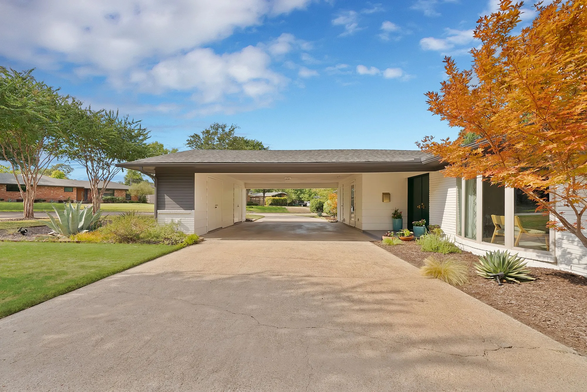 Single Family Residence For Sale in Dallas County , 9555 Vinewood Drive, Dallas, Texas 75228, 4 Bedroom, 2 Bathroom, Garage spaces, 2,024 Sqft, built in 1963, mls#21365920, Real Estate Agent in Dallas, Homes For Sale in Dallas county, Homes For Sale in Dallas, Realtor in Dallas Texas, Real Estate Brokerage Independent Realty Texas, Luminita Cordes Realtor