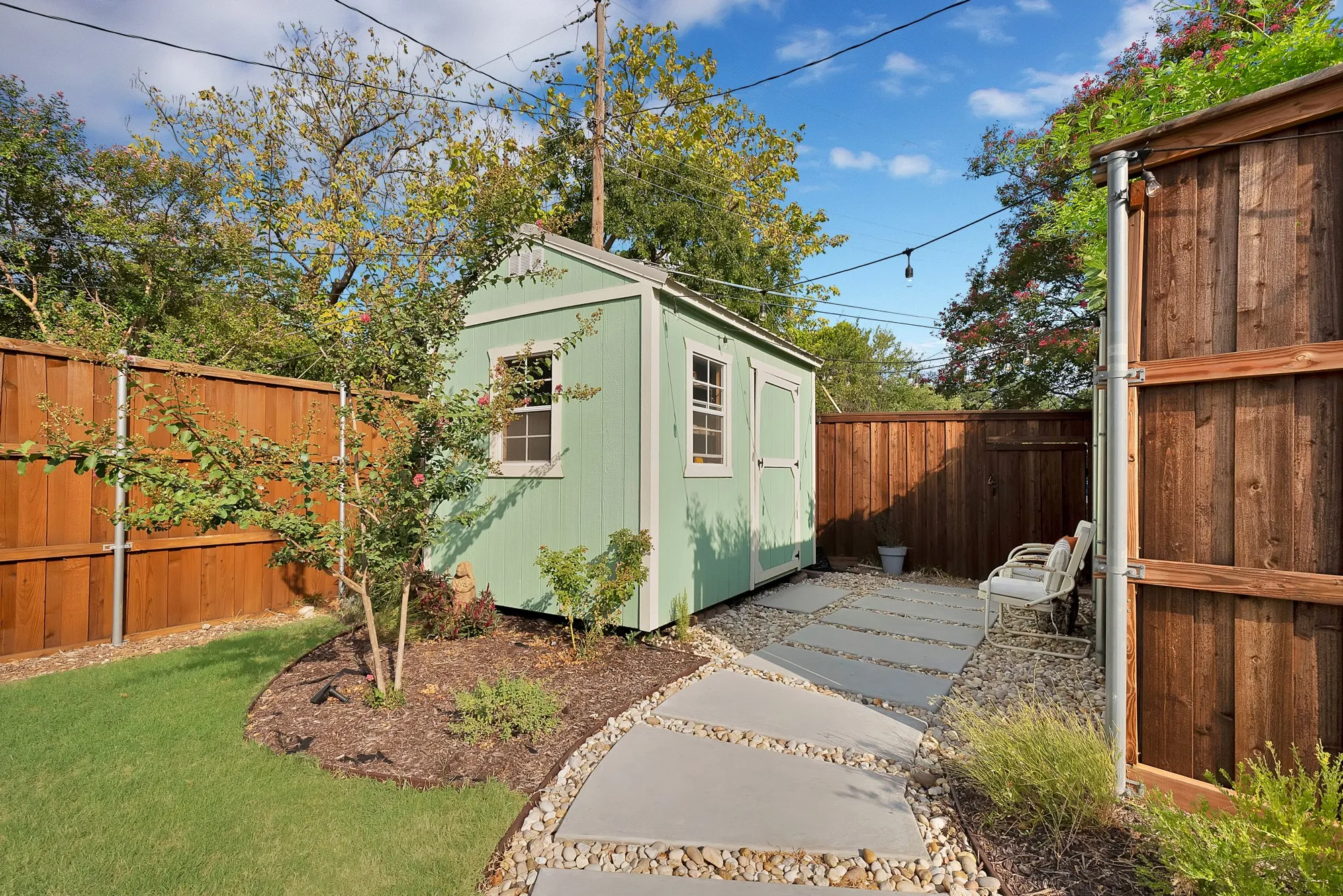 Single Family Residence For Sale in Dallas County , 9555 Vinewood Drive, Dallas, Texas 75228, 4 Bedroom, 2 Bathroom, Garage spaces, 2,024 Sqft, built in 1963, mls#21365920, Real Estate Agent in Dallas, Homes For Sale in Dallas county, Homes For Sale in Dallas, Realtor in Dallas Texas, Real Estate Brokerage Independent Realty Texas, Luminita Cordes Realtor