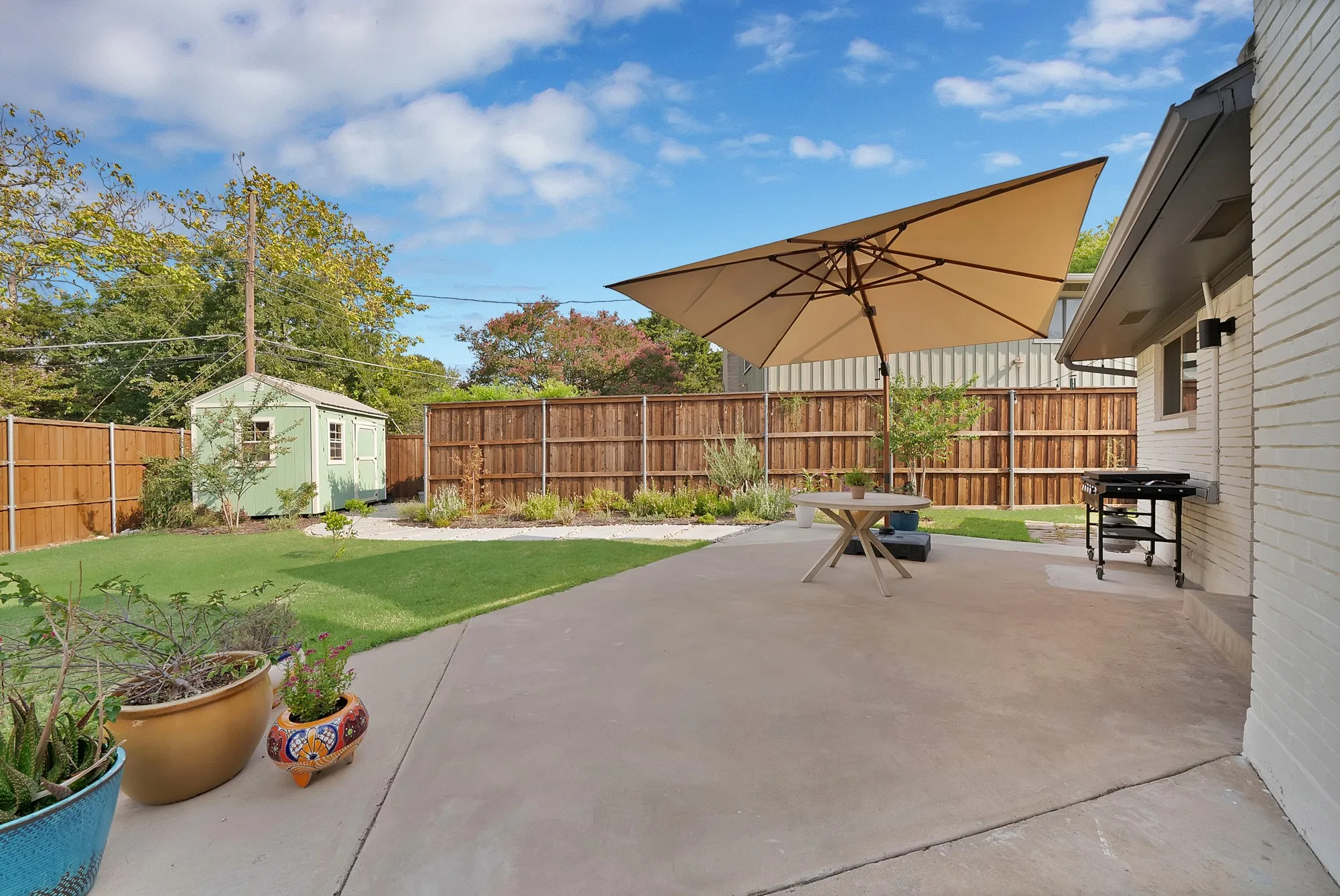 Single Family Residence For Sale in Dallas County , 9555 Vinewood Drive, Dallas, Texas 75228, 4 Bedroom, 2 Bathroom, Garage spaces, 2,024 Sqft, built in 1963, mls#21365920, Real Estate Agent in Dallas, Homes For Sale in Dallas county, Homes For Sale in Dallas, Realtor in Dallas Texas, Real Estate Brokerage Independent Realty Texas, Luminita Cordes Realtor