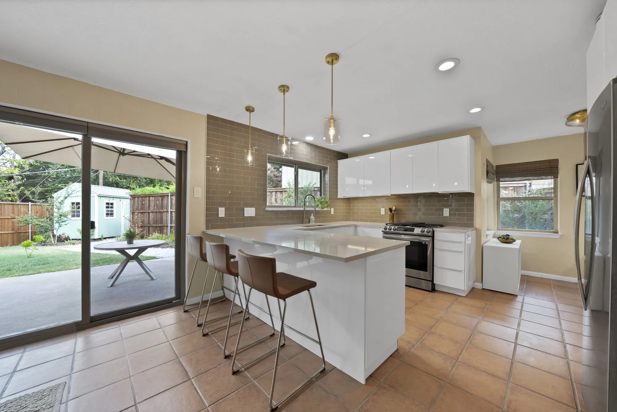 Single Family Residence For Sale in Dallas County , 9555 Vinewood Drive, Dallas, Texas 75228, 4 Bedroom, 2 Bathroom, Garage spaces, 2,024 Sqft, built in 1963, mls#21365920, Real Estate Agent in Dallas, Homes For Sale in Dallas county, Homes For Sale in Dallas, Realtor in Dallas Texas, Real Estate Brokerage Independent Realty Texas, Luminita Cordes Realtor