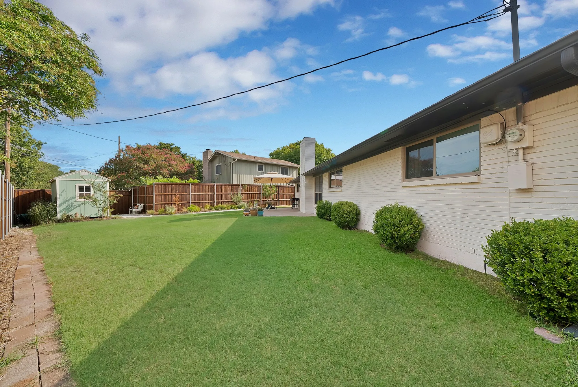 Single Family Residence For Sale in Dallas County , 9555 Vinewood Drive, Dallas, Texas 75228, 4 Bedroom, 2 Bathroom, Garage spaces, 2,024 Sqft, built in 1963, mls#21365920, Real Estate Agent in Dallas, Homes For Sale in Dallas county, Homes For Sale in Dallas, Realtor in Dallas Texas, Real Estate Brokerage Independent Realty Texas, Luminita Cordes Realtor