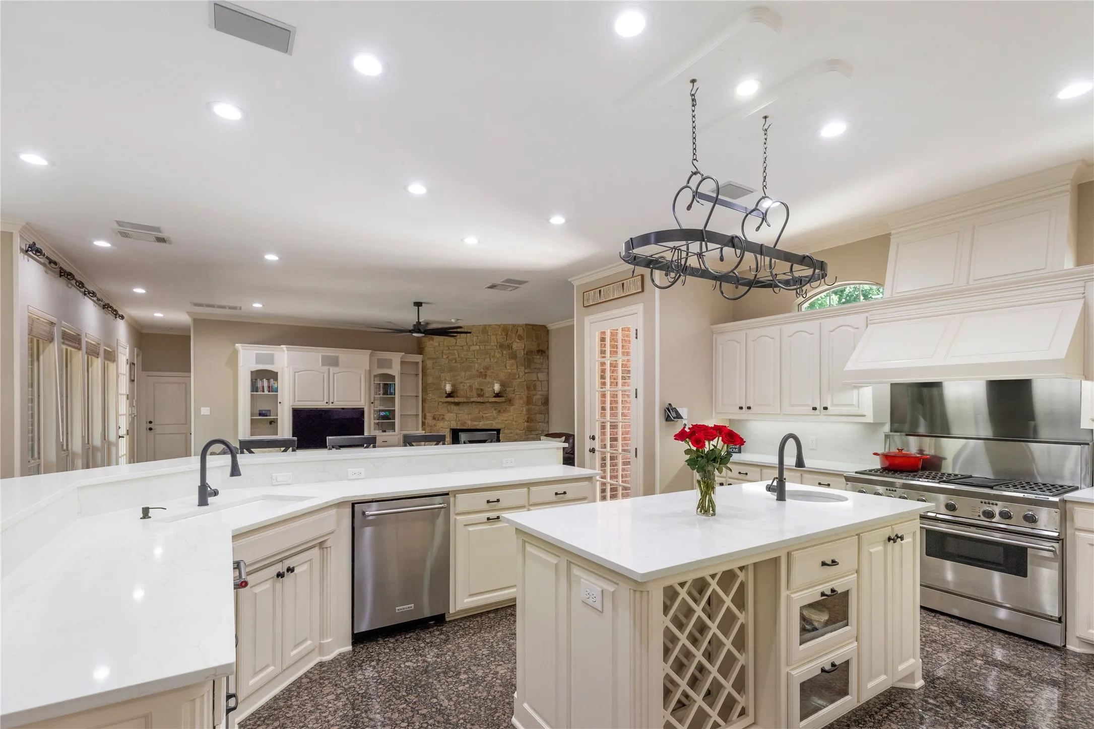 Single Family Residence For Sale in Tarrant County , 215 Bent Creek Court, Southlake, Texas 76092, 5 Bedroom, 7 Bathroom, 5 Garage spaces, 5,808 Sqft, built in 1994, mls#21366871, Real Estate Agent in Southlake, Homes For Sale in Tarrant county, Homes For Sale in Southlake, Realtor in Southlake Texas, Real Estate Brokerage Independent Realty Texas, Luminita Cordes Realtor