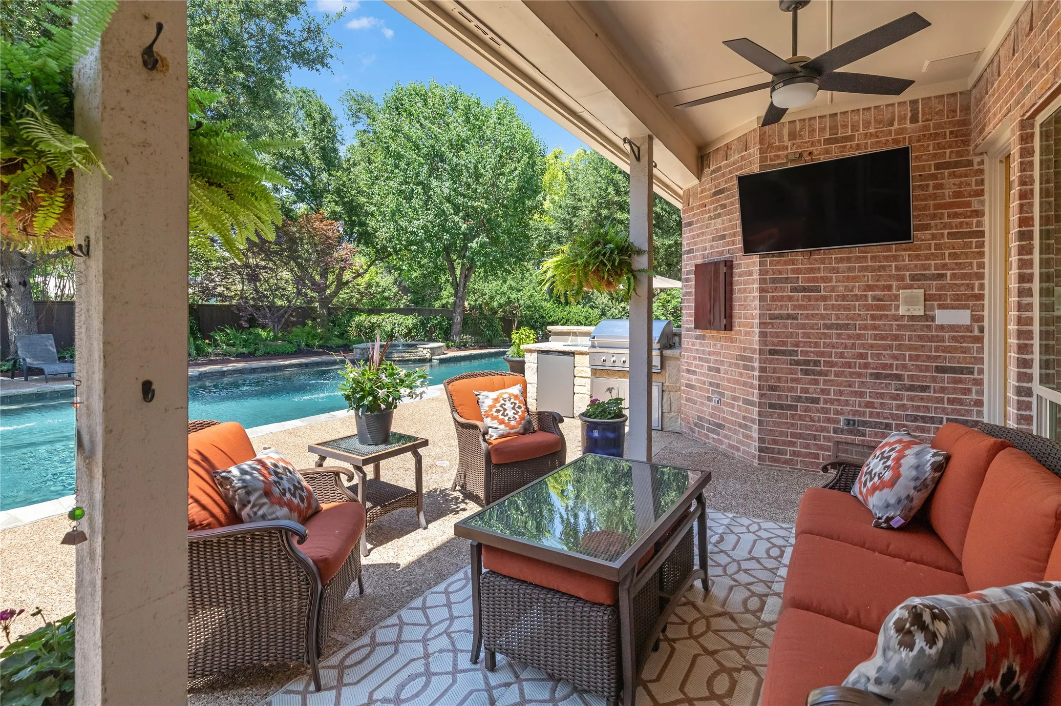 Single Family Residence For Sale in Tarrant County , 215 Bent Creek Court, Southlake, Texas 76092, 5 Bedroom, 7 Bathroom, 5 Garage spaces, 5,808 Sqft, built in 1994, mls#21366871, Real Estate Agent in Southlake, Homes For Sale in Tarrant county, Homes For Sale in Southlake, Realtor in Southlake Texas, Real Estate Brokerage Independent Realty Texas, Luminita Cordes Realtor