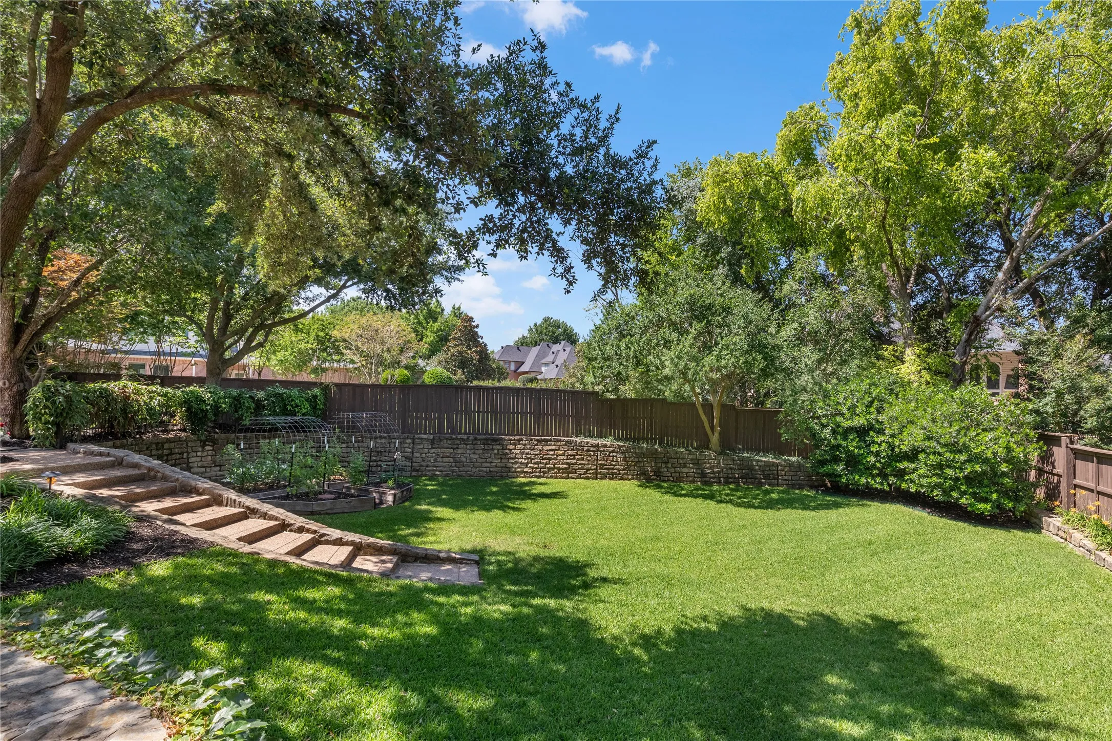 Single Family Residence For Sale in Tarrant County , 215 Bent Creek Court, Southlake, Texas 76092, 5 Bedroom, 7 Bathroom, 5 Garage spaces, 5,808 Sqft, built in 1994, mls#21366871, Real Estate Agent in Southlake, Homes For Sale in Tarrant county, Homes For Sale in Southlake, Realtor in Southlake Texas, Real Estate Brokerage Independent Realty Texas, Luminita Cordes Realtor