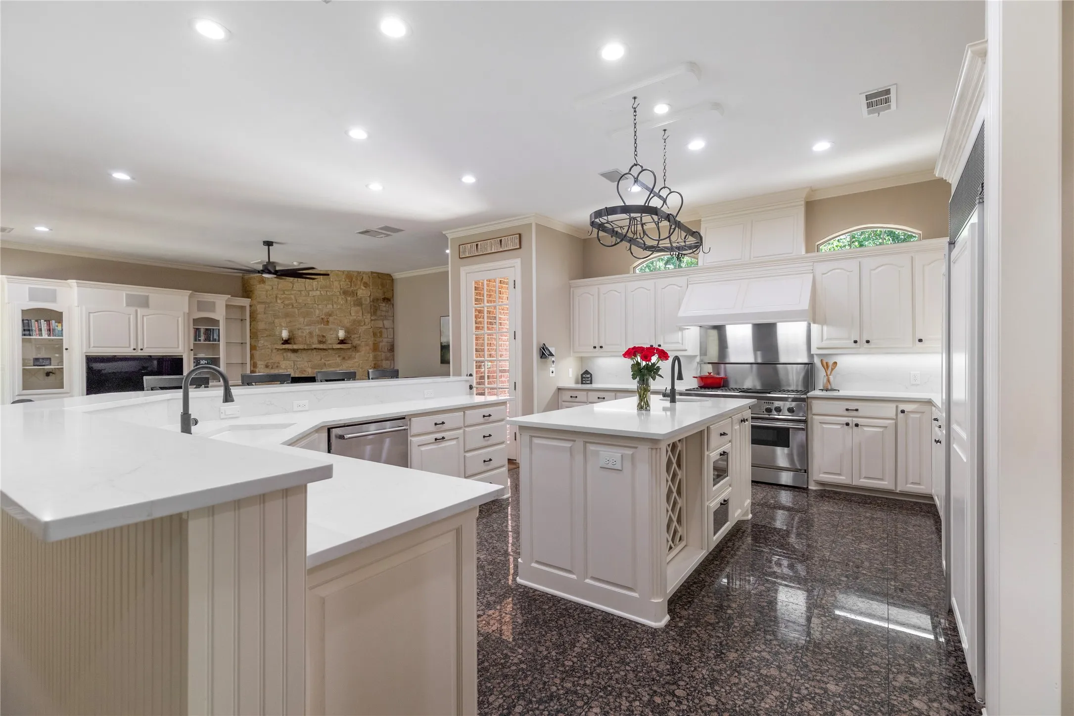Single Family Residence For Sale in Tarrant County , 215 Bent Creek Court, Southlake, Texas 76092, 5 Bedroom, 7 Bathroom, 5 Garage spaces, 5,808 Sqft, built in 1994, mls#21366871, Real Estate Agent in Southlake, Homes For Sale in Tarrant county, Homes For Sale in Southlake, Realtor in Southlake Texas, Real Estate Brokerage Independent Realty Texas, Luminita Cordes Realtor