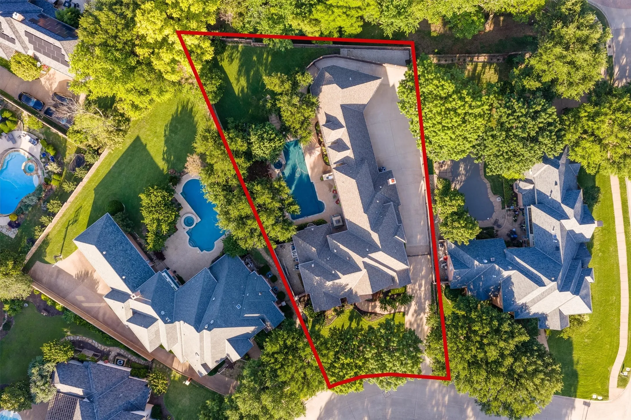 Single Family Residence For Sale in Tarrant County , 215 Bent Creek Court, Southlake, Texas 76092, 5 Bedroom, 7 Bathroom, 5 Garage spaces, 5,808 Sqft, built in 1994, mls#21366871, Real Estate Agent in Southlake, Homes For Sale in Tarrant county, Homes For Sale in Southlake, Realtor in Southlake Texas, Real Estate Brokerage Independent Realty Texas, Luminita Cordes Realtor