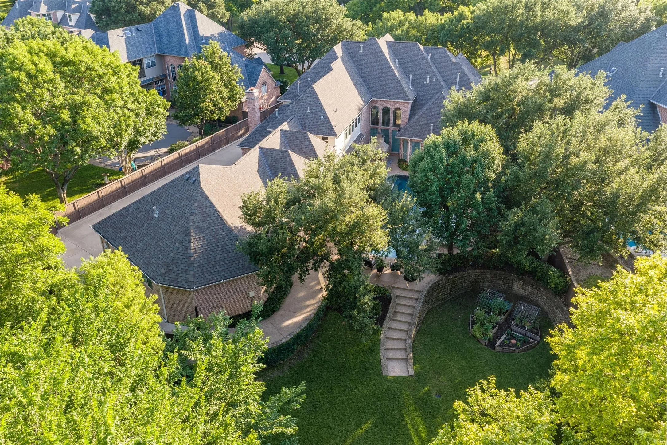 Single Family Residence For Sale in Tarrant County , 215 Bent Creek Court, Southlake, Texas 76092, 5 Bedroom, 7 Bathroom, 5 Garage spaces, 5,808 Sqft, built in 1994, mls#21366871, Real Estate Agent in Southlake, Homes For Sale in Tarrant county, Homes For Sale in Southlake, Realtor in Southlake Texas, Real Estate Brokerage Independent Realty Texas, Luminita Cordes Realtor