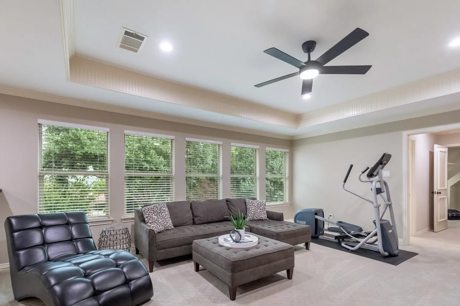 Single Family Residence For Sale in Tarrant County , 215 Bent Creek Court, Southlake, Texas 76092, 5 Bedroom, 7 Bathroom, 5 Garage spaces, 5,808 Sqft, built in 1994, mls#21366871, Real Estate Agent in Southlake, Homes For Sale in Tarrant county, Homes For Sale in Southlake, Realtor in Southlake Texas, Real Estate Brokerage Independent Realty Texas, Luminita Cordes Realtor