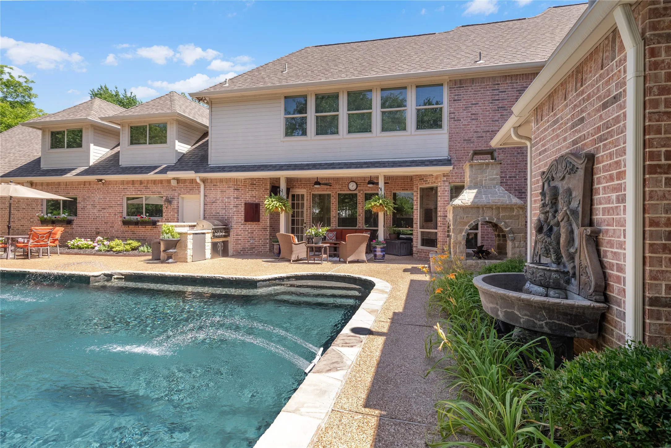 Single Family Residence For Sale in Tarrant County , 215 Bent Creek Court, Southlake, Texas 76092, 5 Bedroom, 7 Bathroom, 5 Garage spaces, 5,808 Sqft, built in 1994, mls#21366871, Real Estate Agent in Southlake, Homes For Sale in Tarrant county, Homes For Sale in Southlake, Realtor in Southlake Texas, Real Estate Brokerage Independent Realty Texas, Luminita Cordes Realtor