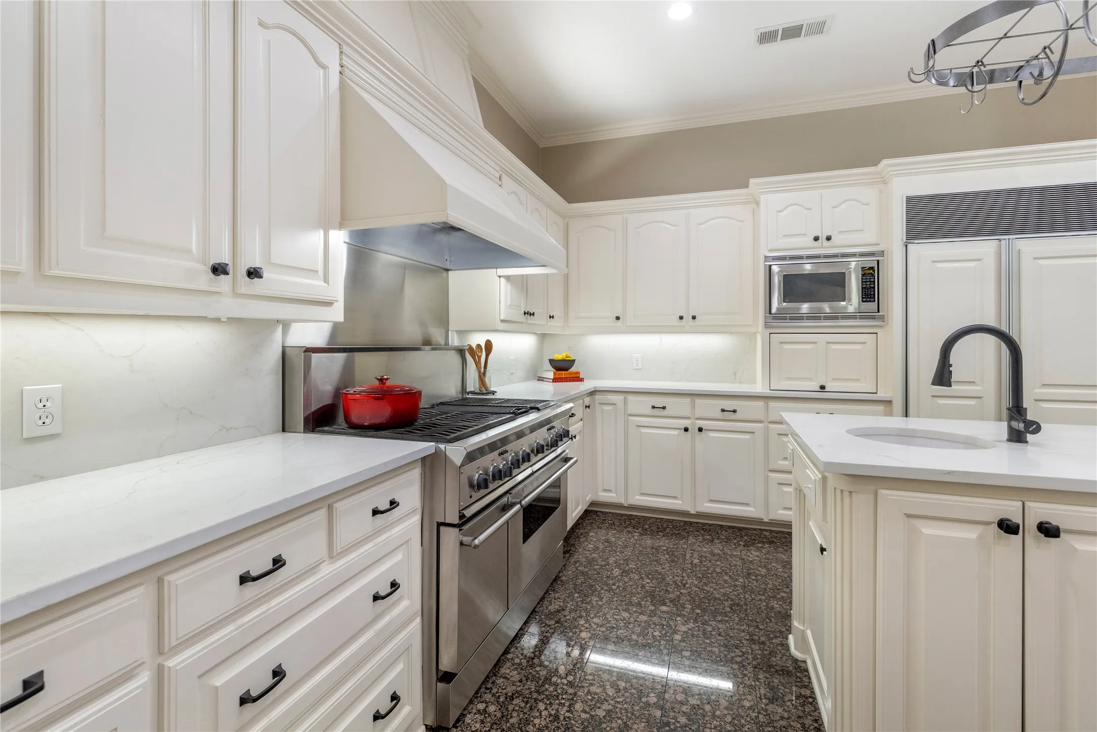 Single Family Residence For Sale in Tarrant County , 215 Bent Creek Court, Southlake, Texas 76092, 5 Bedroom, 7 Bathroom, 5 Garage spaces, 5,808 Sqft, built in 1994, mls#21366871, Real Estate Agent in Southlake, Homes For Sale in Tarrant county, Homes For Sale in Southlake, Realtor in Southlake Texas, Real Estate Brokerage Independent Realty Texas, Luminita Cordes Realtor