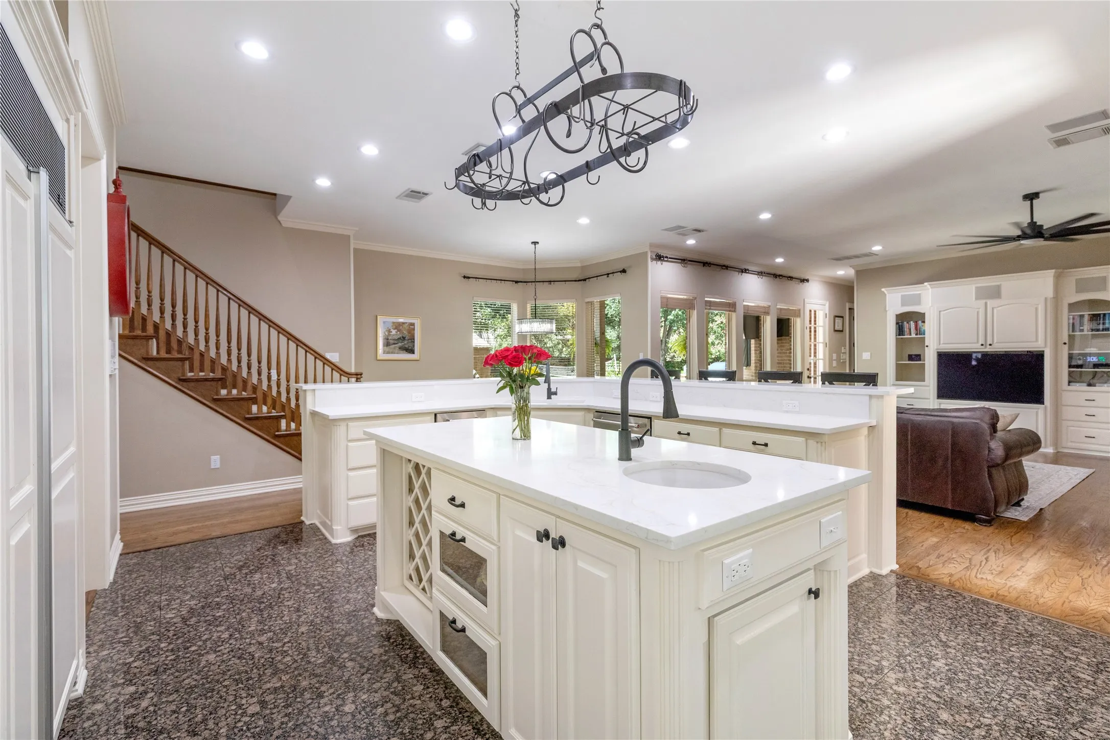 Single Family Residence For Sale in Tarrant County , 215 Bent Creek Court, Southlake, Texas 76092, 5 Bedroom, 7 Bathroom, 5 Garage spaces, 5,808 Sqft, built in 1994, mls#21366871, Real Estate Agent in Southlake, Homes For Sale in Tarrant county, Homes For Sale in Southlake, Realtor in Southlake Texas, Real Estate Brokerage Independent Realty Texas, Luminita Cordes Realtor