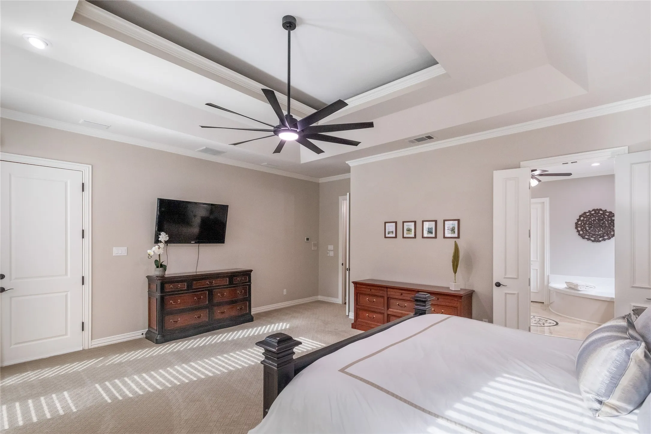 Single Family Residence For Sale in Tarrant County , 215 Bent Creek Court, Southlake, Texas 76092, 5 Bedroom, 7 Bathroom, 5 Garage spaces, 5,808 Sqft, built in 1994, mls#21366871, Real Estate Agent in Southlake, Homes For Sale in Tarrant county, Homes For Sale in Southlake, Realtor in Southlake Texas, Real Estate Brokerage Independent Realty Texas, Luminita Cordes Realtor