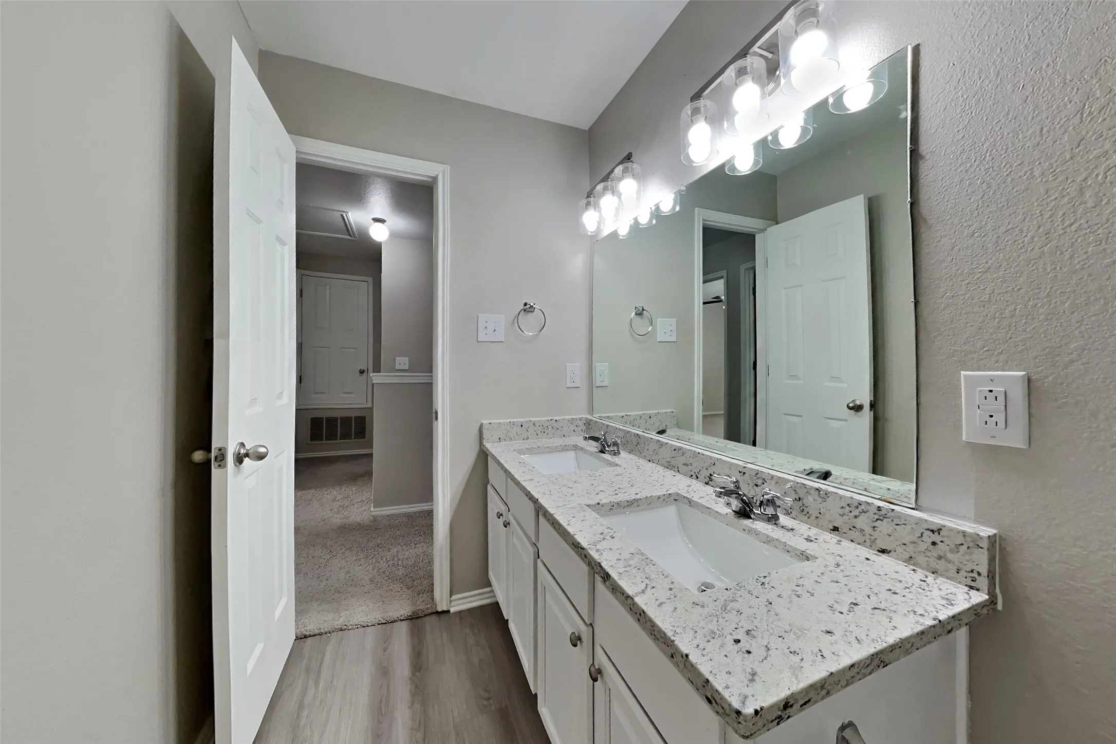 Single Family Residence For Rent in Tarrant County , 8841 Noontide Drive, Fort Worth, Texas 76179, 3 Bedroom, 3 Bathroom, 2 Garage spaces, 2,360 Sqft, built in 2007, mls#21366872, Real Estate Agent in Fort Worth, Homes For Rent in Tarrant county, Homes For Rent in Fort Worth, Realtor in Fort Worth Texas, Real Estate Brokerage Independent Realty Texas, Luminita Cordes Realtor