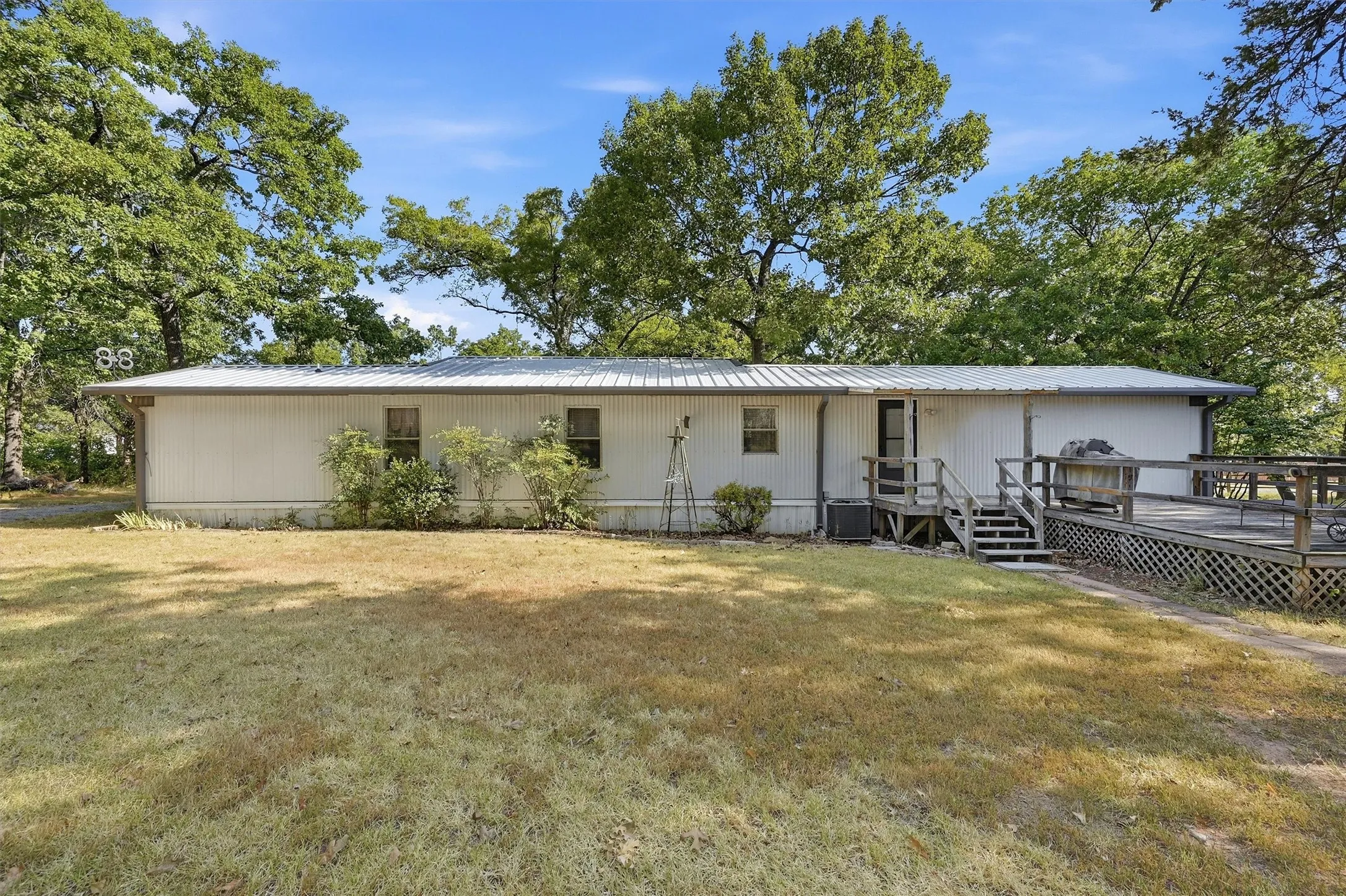 Manufactured Home For Sale in Grayson County , 228 Oklahoma Avenue, Pottsboro, Texas 75076, 3 Bedroom, 2 Bathroom, 4 Garage spaces, 1,216 Sqft, built in 2001, mls#21365862, Real Estate Agent in Pottsboro, Homes For Sale in Grayson county, Homes For Sale in Pottsboro, Realtor in Pottsboro Texas, Real Estate Brokerage Independent Realty Texas, Luminita Cordes Realtor
