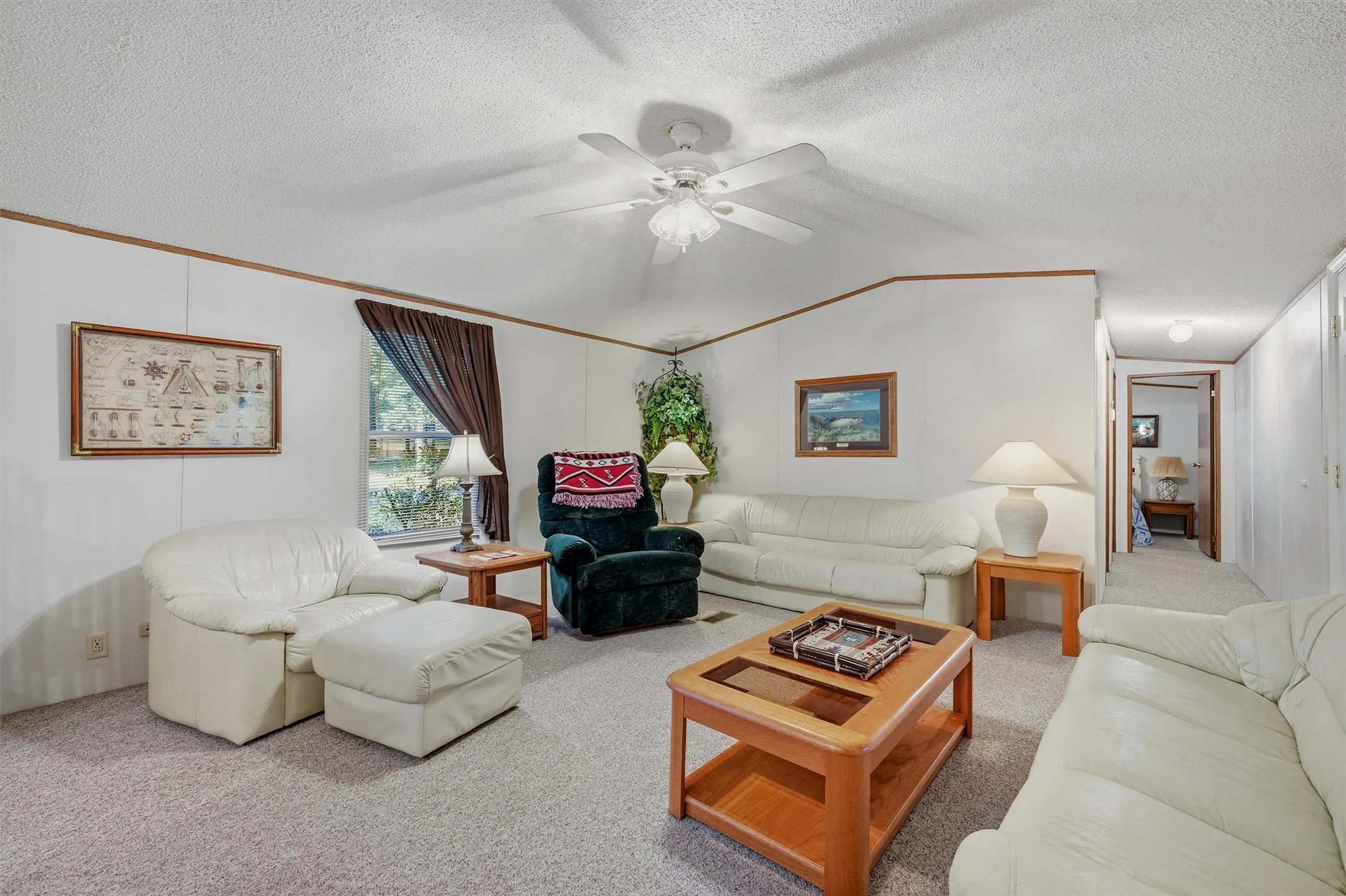 Manufactured Home For Sale in Grayson County , 228 Oklahoma Avenue, Pottsboro, Texas 75076, 3 Bedroom, 2 Bathroom, 4 Garage spaces, 1,216 Sqft, built in 2001, mls#21365862, Real Estate Agent in Pottsboro, Homes For Sale in Grayson county, Homes For Sale in Pottsboro, Realtor in Pottsboro Texas, Real Estate Brokerage Independent Realty Texas, Luminita Cordes Realtor