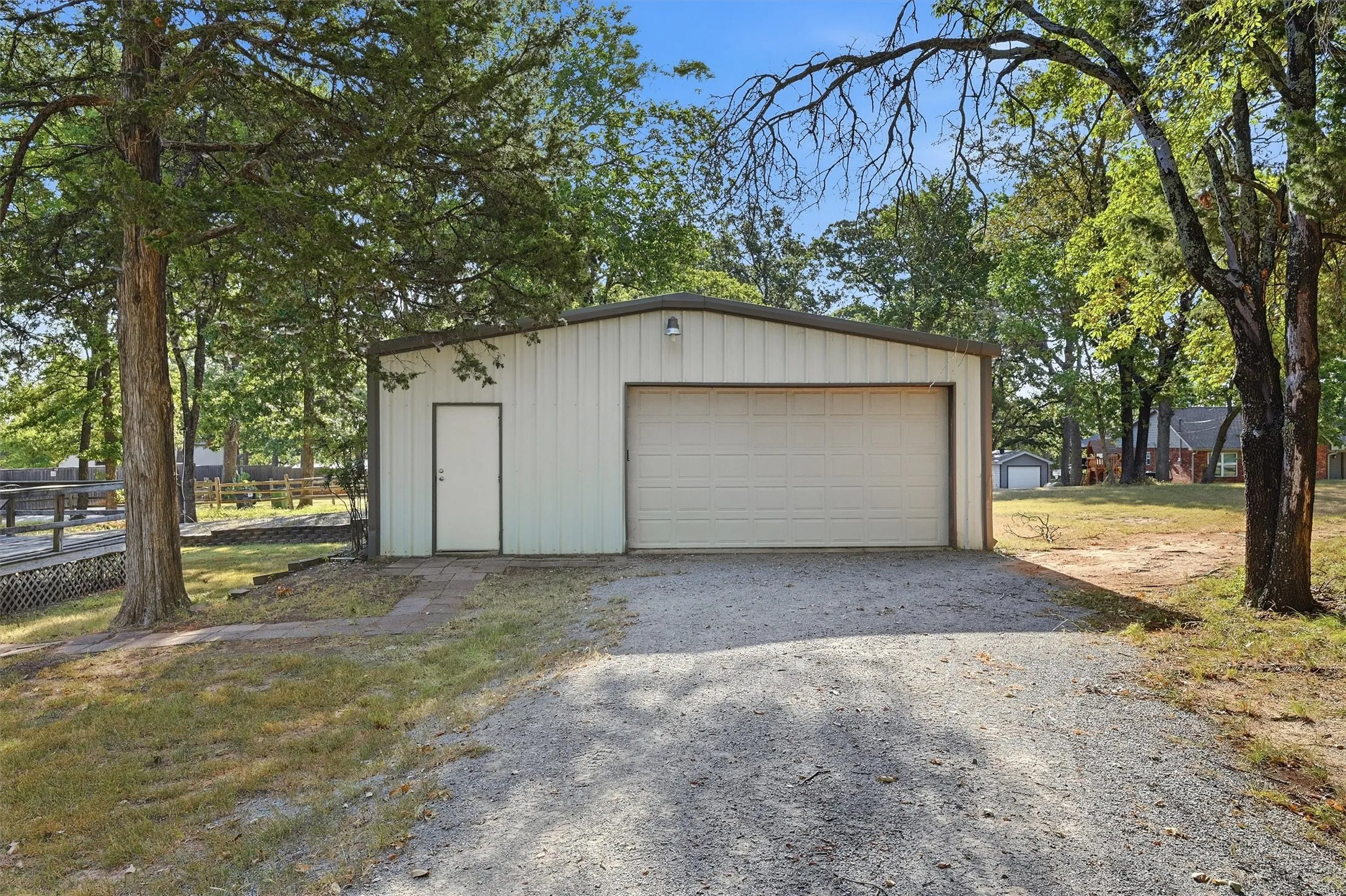 Manufactured Home For Sale in Grayson County , 228 Oklahoma Avenue, Pottsboro, Texas 75076, 3 Bedroom, 2 Bathroom, 4 Garage spaces, 1,216 Sqft, built in 2001, mls#21365862, Real Estate Agent in Pottsboro, Homes For Sale in Grayson county, Homes For Sale in Pottsboro, Realtor in Pottsboro Texas, Real Estate Brokerage Independent Realty Texas, Luminita Cordes Realtor