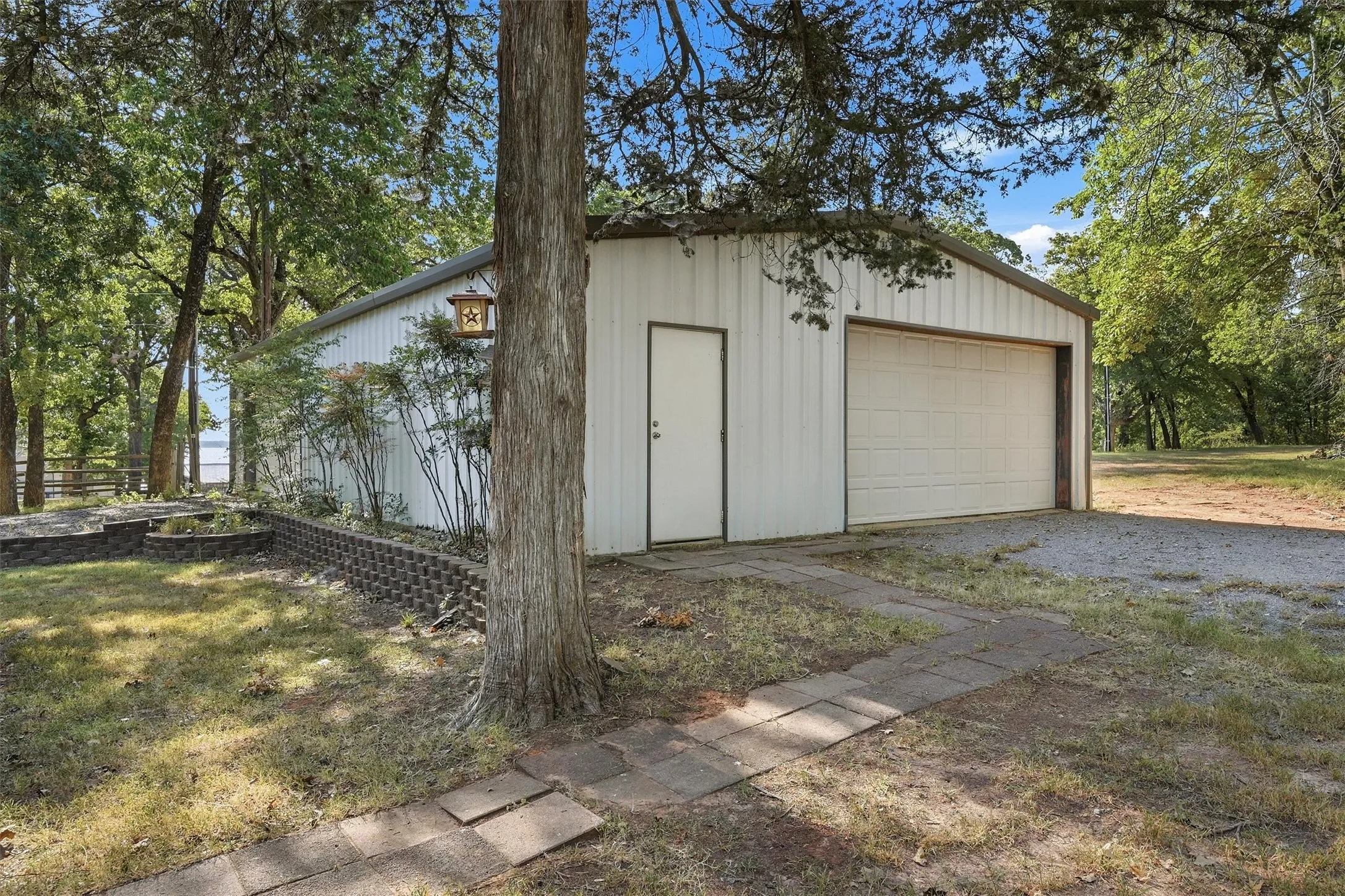 Manufactured Home For Sale in Grayson County , 228 Oklahoma Avenue, Pottsboro, Texas 75076, 3 Bedroom, 2 Bathroom, 4 Garage spaces, 1,216 Sqft, built in 2001, mls#21365862, Real Estate Agent in Pottsboro, Homes For Sale in Grayson county, Homes For Sale in Pottsboro, Realtor in Pottsboro Texas, Real Estate Brokerage Independent Realty Texas, Luminita Cordes Realtor