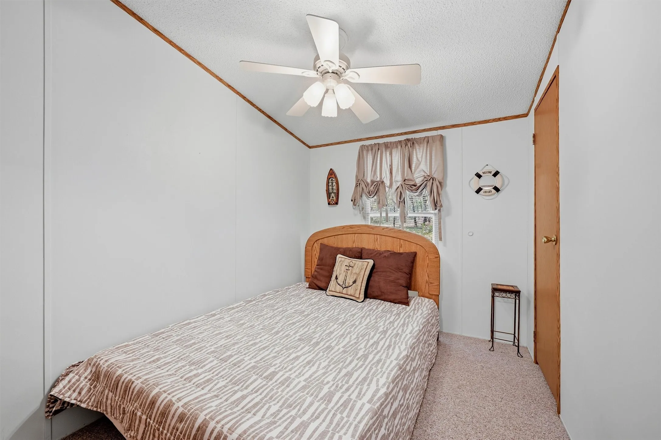 Manufactured Home For Sale in Grayson County , 228 Oklahoma Avenue, Pottsboro, Texas 75076, 3 Bedroom, 2 Bathroom, 4 Garage spaces, 1,216 Sqft, built in 2001, mls#21365862, Real Estate Agent in Pottsboro, Homes For Sale in Grayson county, Homes For Sale in Pottsboro, Realtor in Pottsboro Texas, Real Estate Brokerage Independent Realty Texas, Luminita Cordes Realtor