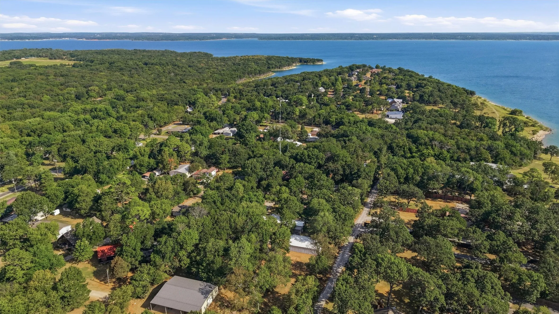 Manufactured Home For Sale in Grayson County , 228 Oklahoma Avenue, Pottsboro, Texas 75076, 3 Bedroom, 2 Bathroom, 4 Garage spaces, 1,216 Sqft, built in 2001, mls#21365862, Real Estate Agent in Pottsboro, Homes For Sale in Grayson county, Homes For Sale in Pottsboro, Realtor in Pottsboro Texas, Real Estate Brokerage Independent Realty Texas, Luminita Cordes Realtor