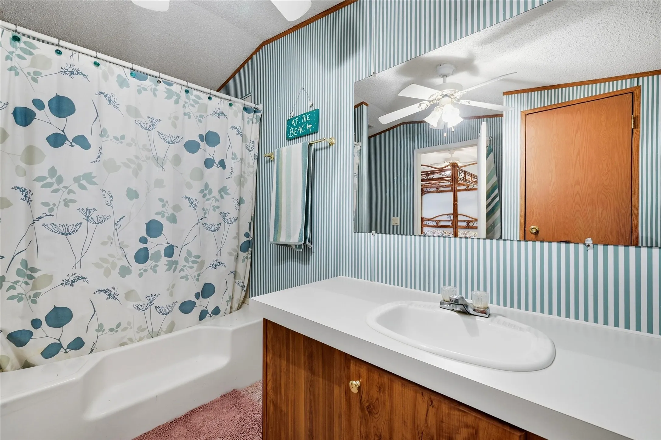 Manufactured Home For Sale in Grayson County , 228 Oklahoma Avenue, Pottsboro, Texas 75076, 3 Bedroom, 2 Bathroom, 4 Garage spaces, 1,216 Sqft, built in 2001, mls#21365862, Real Estate Agent in Pottsboro, Homes For Sale in Grayson county, Homes For Sale in Pottsboro, Realtor in Pottsboro Texas, Real Estate Brokerage Independent Realty Texas, Luminita Cordes Realtor