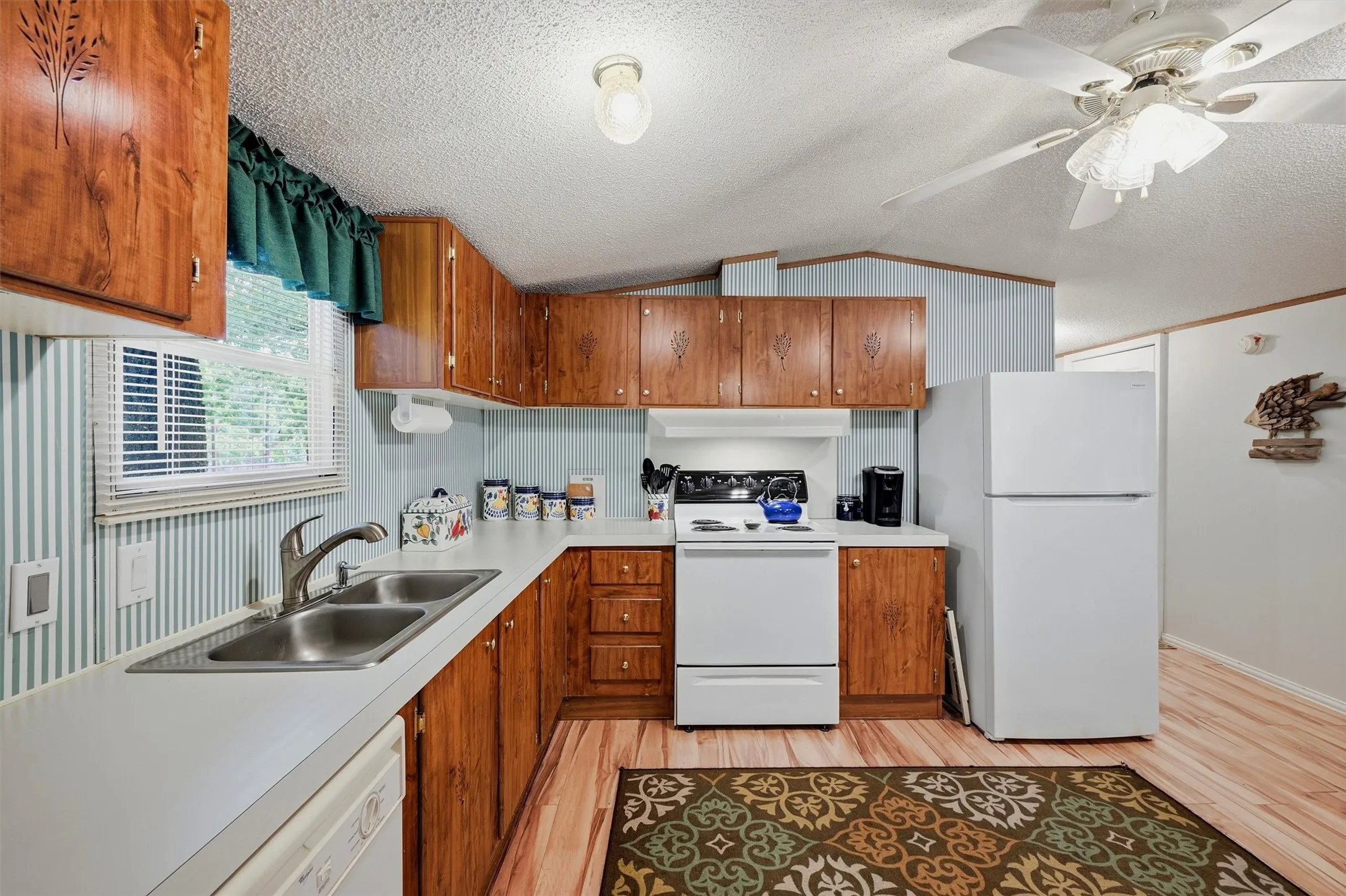 Manufactured Home For Sale in Grayson County , 228 Oklahoma Avenue, Pottsboro, Texas 75076, 3 Bedroom, 2 Bathroom, 4 Garage spaces, 1,216 Sqft, built in 2001, mls#21365862, Real Estate Agent in Pottsboro, Homes For Sale in Grayson county, Homes For Sale in Pottsboro, Realtor in Pottsboro Texas, Real Estate Brokerage Independent Realty Texas, Luminita Cordes Realtor