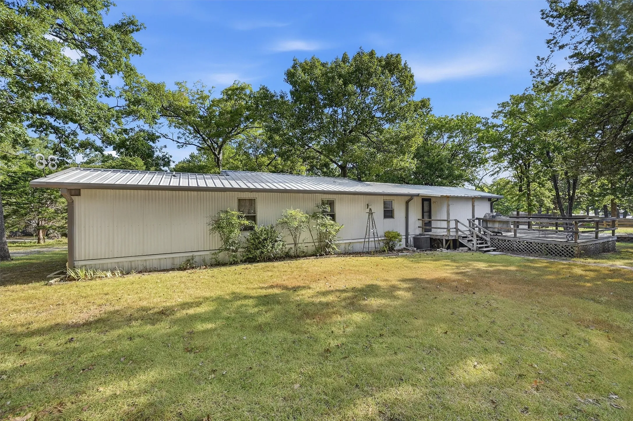 Manufactured Home For Sale in Grayson County , 228 Oklahoma Avenue, Pottsboro, Texas 75076, 3 Bedroom, 2 Bathroom, 4 Garage spaces, 1,216 Sqft, built in 2001, mls#21365862, Real Estate Agent in Pottsboro, Homes For Sale in Grayson county, Homes For Sale in Pottsboro, Realtor in Pottsboro Texas, Real Estate Brokerage Independent Realty Texas, Luminita Cordes Realtor