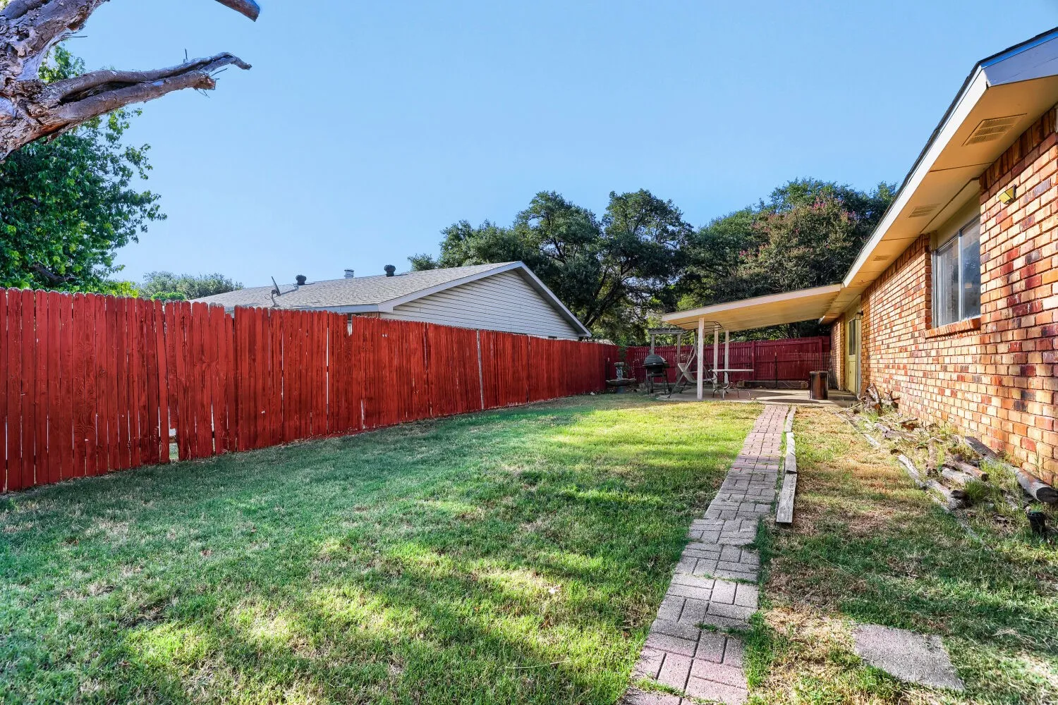 Single Family Residence For Sale in Collin County , 1309 Whitehall Drive, Plano, Texas 75023, 3 Bedroom, 2 Bathroom, 2 Garage spaces, 1,744 Sqft, built in 1974, mls#21366873, Real Estate Agent in Plano, Homes For Sale in Collin county, Homes For Sale in Plano, Realtor in Plano Texas, Real Estate Brokerage Independent Realty Texas, Luminita Cordes Realtor