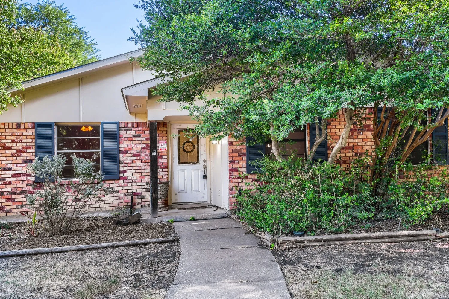 Single Family Residence For Sale in Collin County , 1309 Whitehall Drive, Plano, Texas 75023, 3 Bedroom, 2 Bathroom, 2 Garage spaces, 1,744 Sqft, built in 1974, mls#21366873, Real Estate Agent in Plano, Homes For Sale in Collin county, Homes For Sale in Plano, Realtor in Plano Texas, Real Estate Brokerage Independent Realty Texas, Luminita Cordes Realtor