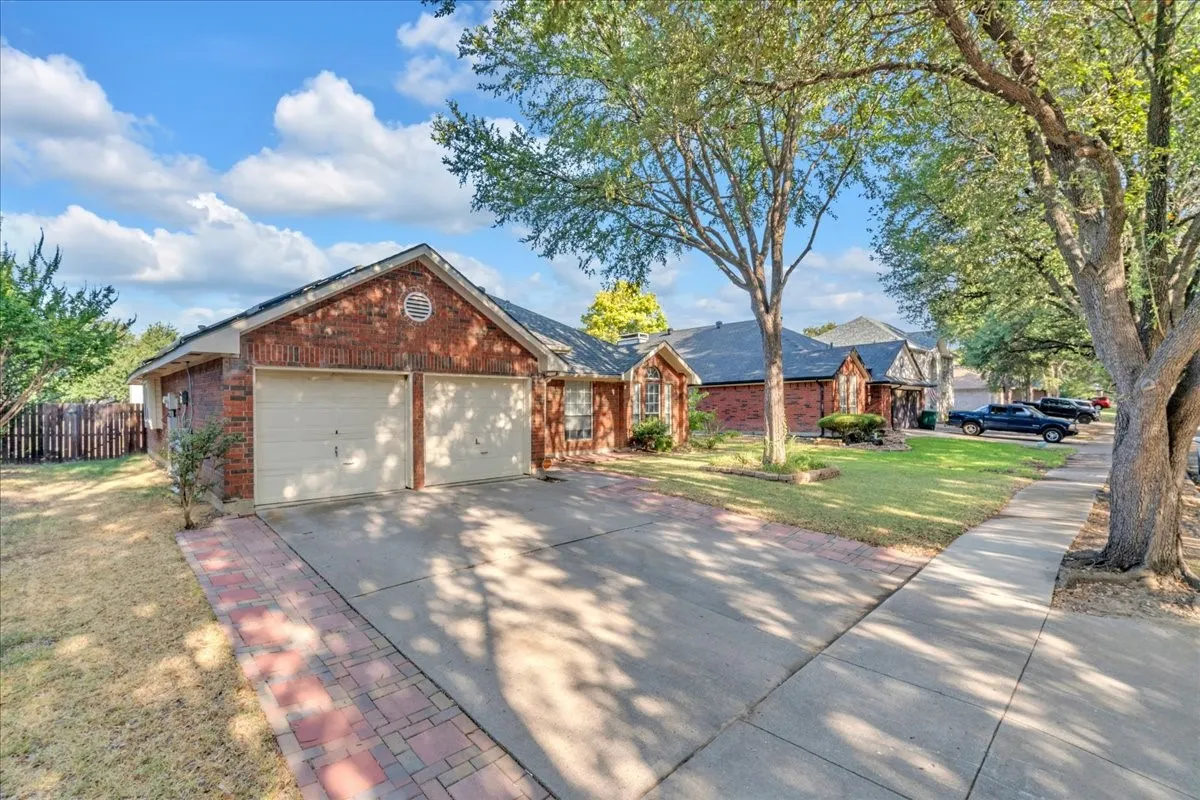 Single Family Residence For Sale in Tarrant County , 7449 Bear Lake Drive, Fort Worth, Texas 76137, 3 Bedroom, 2 Bathroom, 2 Garage spaces, 1,648 Sqft, built in 1990, mls#21366874, Real Estate Agent in Fort Worth, Homes For Sale in Tarrant county, Homes For Sale in Fort Worth, Realtor in Fort Worth Texas, Real Estate Brokerage Independent Realty Texas, Luminita Cordes Realtor