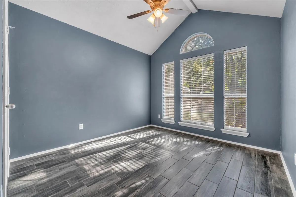 Single Family Residence For Sale in Tarrant County , 7449 Bear Lake Drive, Fort Worth, Texas 76137, 3 Bedroom, 2 Bathroom, 2 Garage spaces, 1,648 Sqft, built in 1990, mls#21366874, Real Estate Agent in Fort Worth, Homes For Sale in Tarrant county, Homes For Sale in Fort Worth, Realtor in Fort Worth Texas, Real Estate Brokerage Independent Realty Texas, Luminita Cordes Realtor