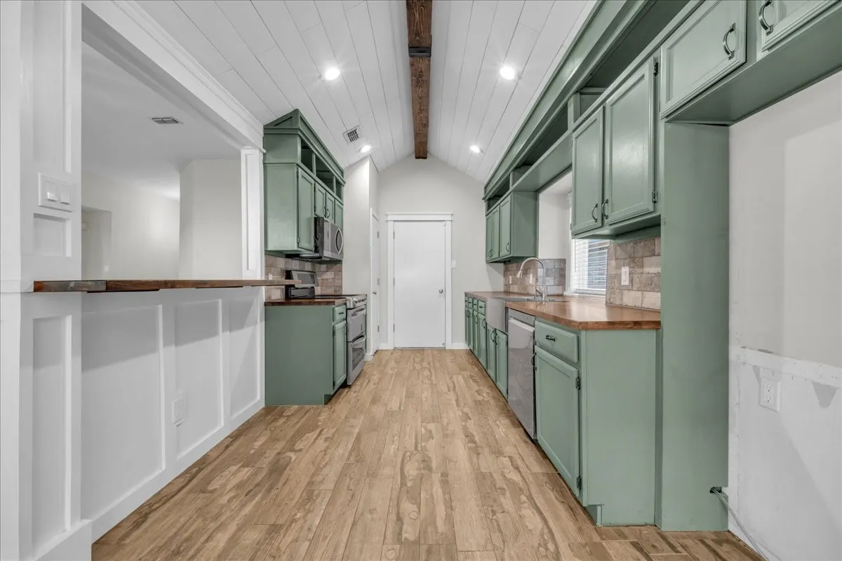 Single Family Residence For Sale in Tarrant County , 7449 Bear Lake Drive, Fort Worth, Texas 76137, 3 Bedroom, 2 Bathroom, 2 Garage spaces, 1,648 Sqft, built in 1990, mls#21366874, Real Estate Agent in Fort Worth, Homes For Sale in Tarrant county, Homes For Sale in Fort Worth, Realtor in Fort Worth Texas, Real Estate Brokerage Independent Realty Texas, Luminita Cordes Realtor