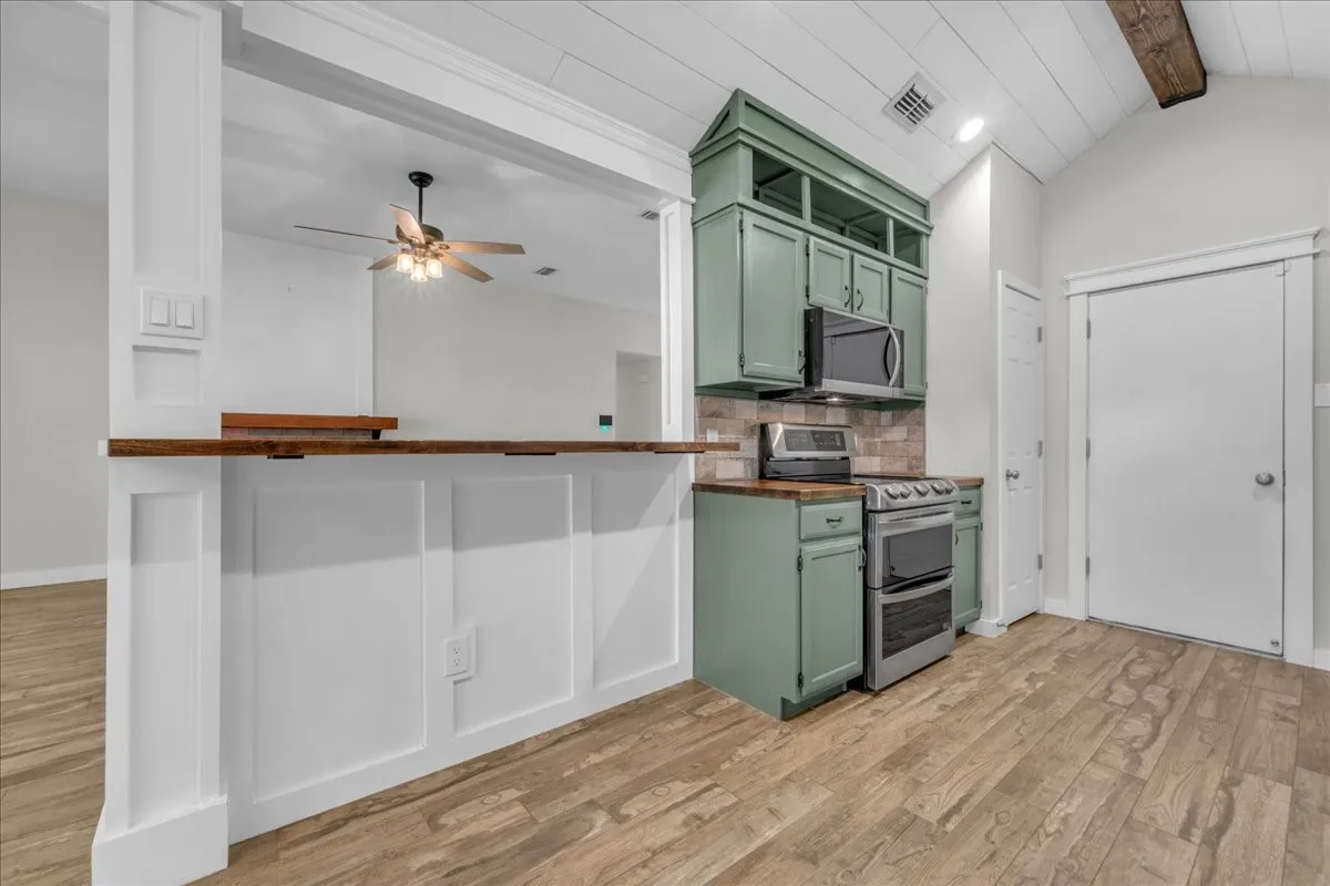 Single Family Residence For Sale in Tarrant County , 7449 Bear Lake Drive, Fort Worth, Texas 76137, 3 Bedroom, 2 Bathroom, 2 Garage spaces, 1,648 Sqft, built in 1990, mls#21366874, Real Estate Agent in Fort Worth, Homes For Sale in Tarrant county, Homes For Sale in Fort Worth, Realtor in Fort Worth Texas, Real Estate Brokerage Independent Realty Texas, Luminita Cordes Realtor