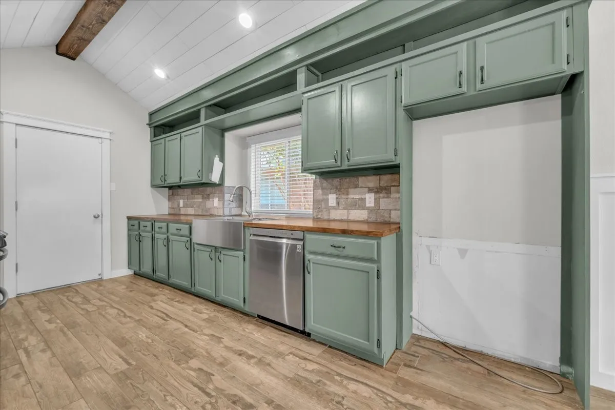 Single Family Residence For Sale in Tarrant County , 7449 Bear Lake Drive, Fort Worth, Texas 76137, 3 Bedroom, 2 Bathroom, 2 Garage spaces, 1,648 Sqft, built in 1990, mls#21366874, Real Estate Agent in Fort Worth, Homes For Sale in Tarrant county, Homes For Sale in Fort Worth, Realtor in Fort Worth Texas, Real Estate Brokerage Independent Realty Texas, Luminita Cordes Realtor