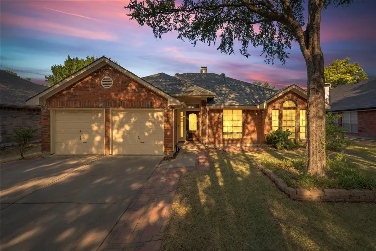 Single Family Residence For Sale in Tarrant County , 7449 Bear Lake Drive, Fort Worth, Texas 76137, 3 Bedroom, 2 Bathroom, 2 Garage spaces, 1,648 Sqft, built in 1990, mls#21366874, Real Estate Agent in Fort Worth, Homes For Sale in Tarrant county, Homes For Sale in Fort Worth, Realtor in Fort Worth Texas, Real Estate Brokerage Independent Realty Texas, Luminita Cordes Realtor