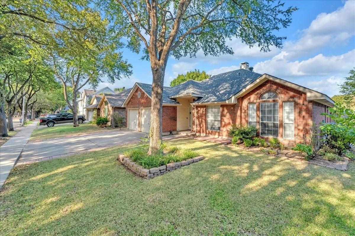 Single Family Residence For Sale in Tarrant County , 7449 Bear Lake Drive, Fort Worth, Texas 76137, 3 Bedroom, 2 Bathroom, 2 Garage spaces, 1,648 Sqft, built in 1990, mls#21366874, Real Estate Agent in Fort Worth, Homes For Sale in Tarrant county, Homes For Sale in Fort Worth, Realtor in Fort Worth Texas, Real Estate Brokerage Independent Realty Texas, Luminita Cordes Realtor