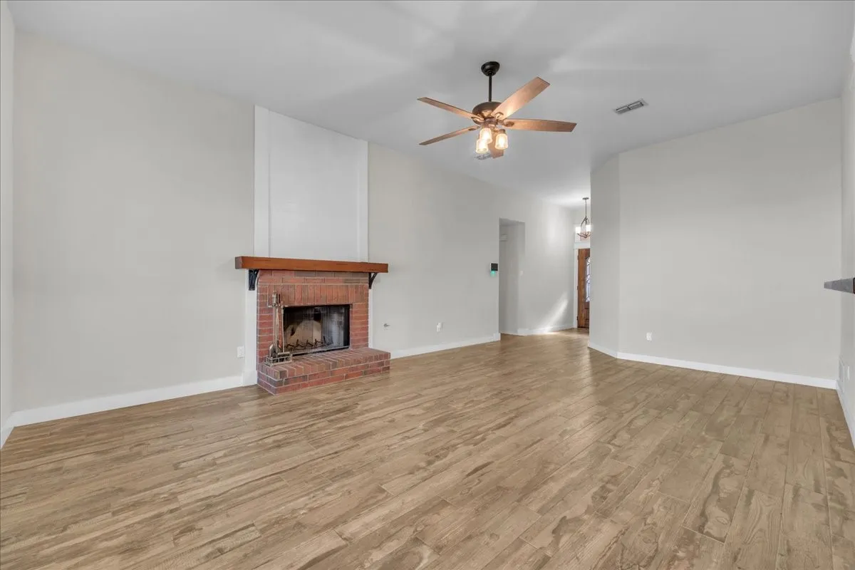 Single Family Residence For Sale in Tarrant County , 7449 Bear Lake Drive, Fort Worth, Texas 76137, 3 Bedroom, 2 Bathroom, 2 Garage spaces, 1,648 Sqft, built in 1990, mls#21366874, Real Estate Agent in Fort Worth, Homes For Sale in Tarrant county, Homes For Sale in Fort Worth, Realtor in Fort Worth Texas, Real Estate Brokerage Independent Realty Texas, Luminita Cordes Realtor