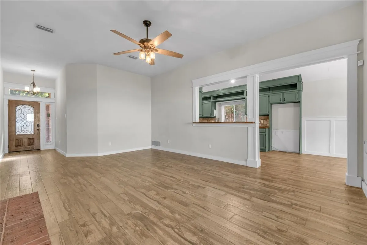 Single Family Residence For Sale in Tarrant County , 7449 Bear Lake Drive, Fort Worth, Texas 76137, 3 Bedroom, 2 Bathroom, 2 Garage spaces, 1,648 Sqft, built in 1990, mls#21366874, Real Estate Agent in Fort Worth, Homes For Sale in Tarrant county, Homes For Sale in Fort Worth, Realtor in Fort Worth Texas, Real Estate Brokerage Independent Realty Texas, Luminita Cordes Realtor