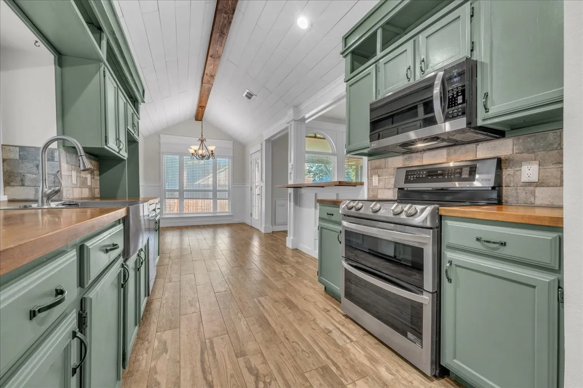 Single Family Residence For Sale in Tarrant County , 7449 Bear Lake Drive, Fort Worth, Texas 76137, 3 Bedroom, 2 Bathroom, 2 Garage spaces, 1,648 Sqft, built in 1990, mls#21366874, Real Estate Agent in Fort Worth, Homes For Sale in Tarrant county, Homes For Sale in Fort Worth, Realtor in Fort Worth Texas, Real Estate Brokerage Independent Realty Texas, Luminita Cordes Realtor