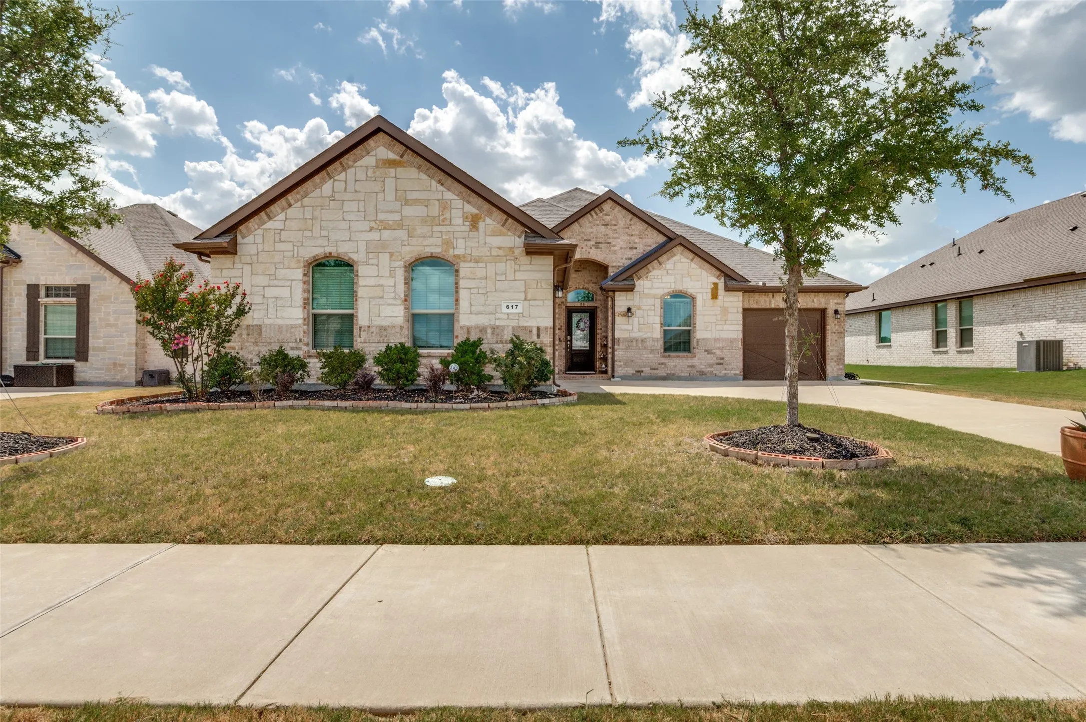 Single Family Residence For Sale in Ellis County , 617 Mesquite Grove Road, Midlothian, Texas 76065, 4 Bedroom, 2 Bathroom, 3 Garage spaces, 2,242 Sqft, built in 2021, mls#21366867, Real Estate Agent in Midlothian, Homes For Sale in Ellis county, Homes For Sale in Midlothian, Realtor in Midlothian Texas, Real Estate Brokerage Independent Realty Texas, Luminita Cordes Realtor
