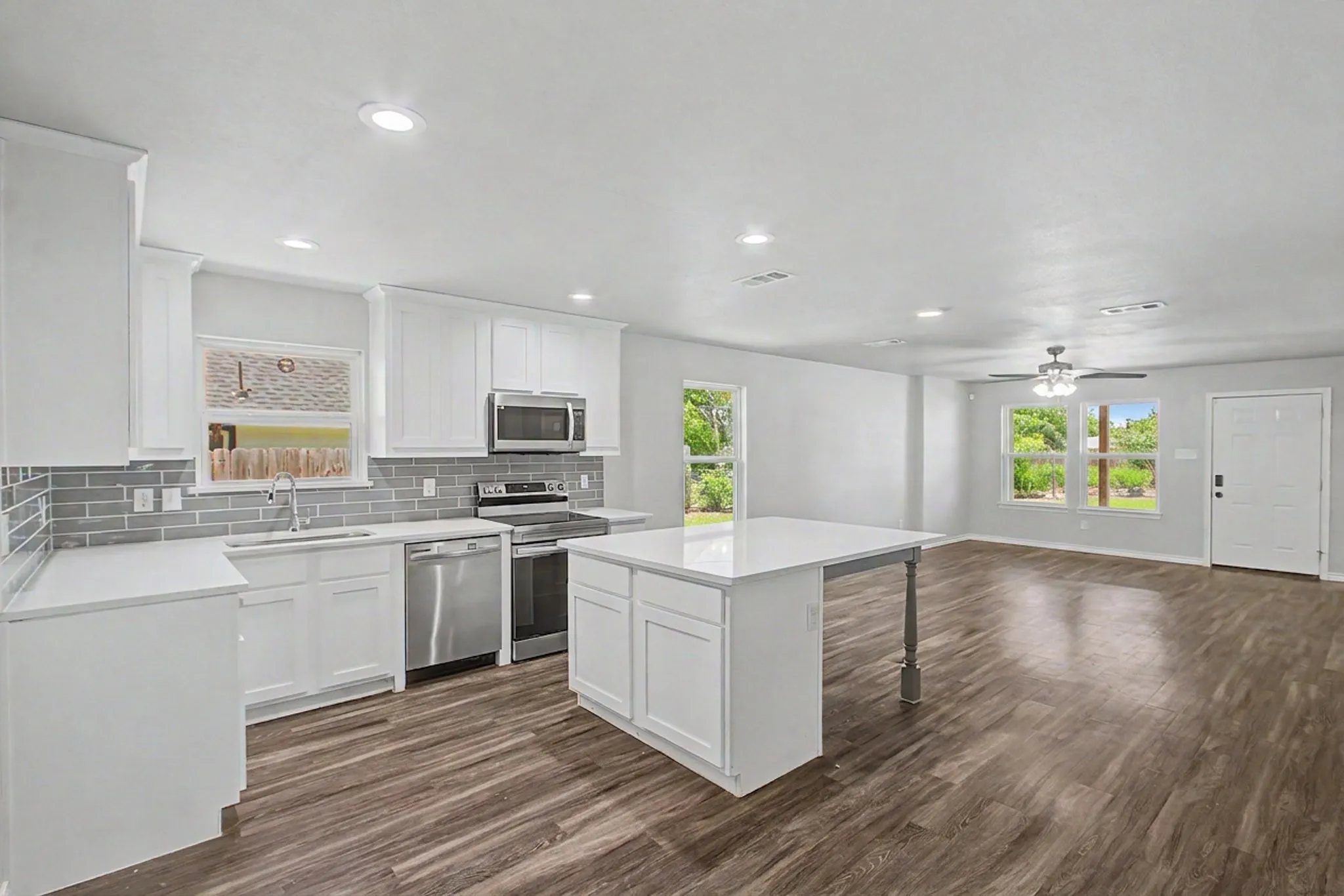 Single Family Residence For Sale in Hunt County , 3055 Silver Street, Greenville, Texas 75401, 4 Bedroom, 3 Bathroom, Garage spaces, 1,652 Sqft, built in 2022, mls#21361227, Real Estate Agent in Greenville, Homes For Sale in Hunt county, Homes For Sale in Greenville, Realtor in Greenville Texas, Real Estate Brokerage Independent Realty Texas, Luminita Cordes Realtor