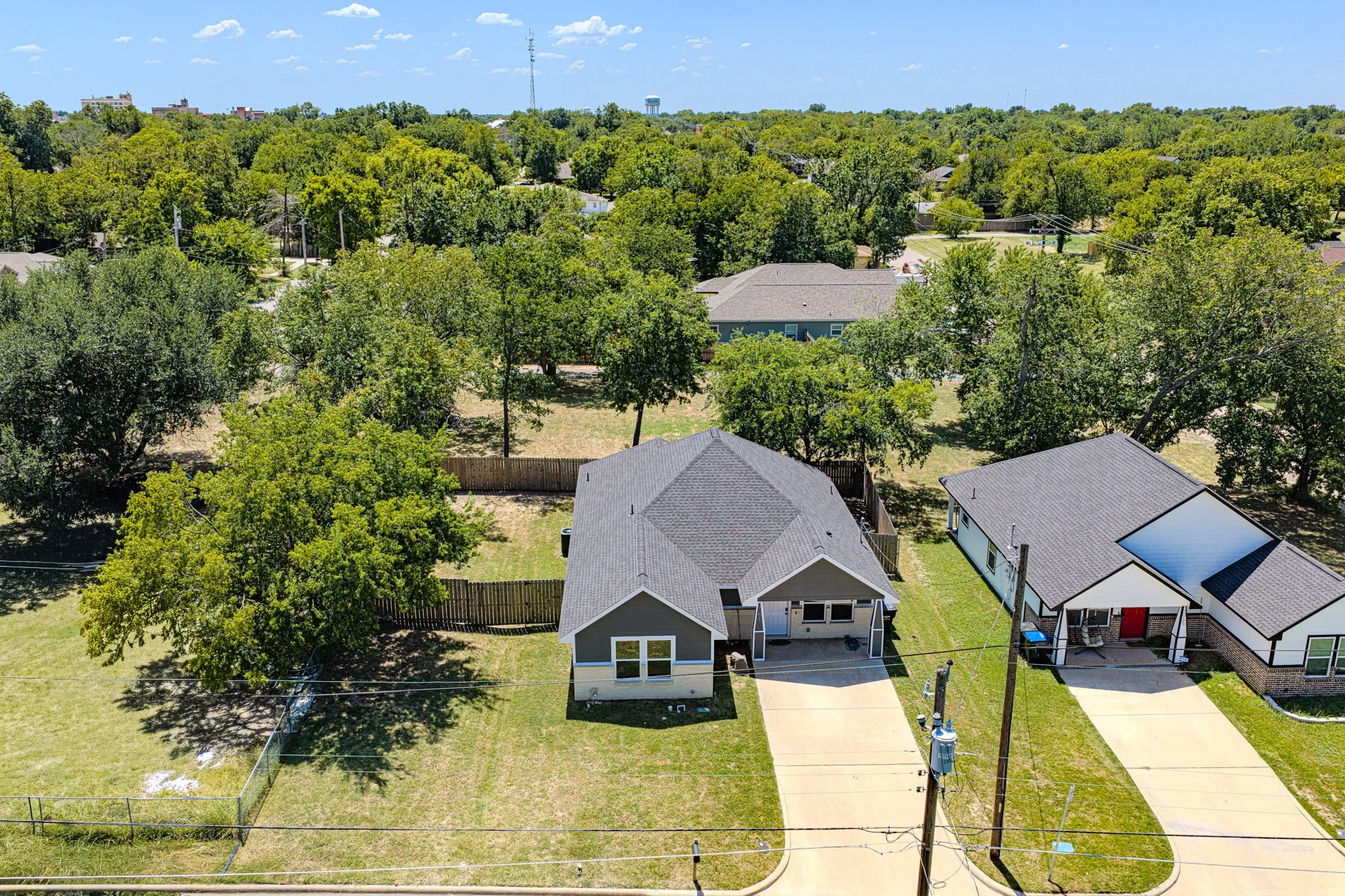 Single Family Residence For Sale in Hunt County , 3055 Silver Street, Greenville, Texas 75401, 4 Bedroom, 3 Bathroom, Garage spaces, 1,652 Sqft, built in 2022, mls#21361227, Real Estate Agent in Greenville, Homes For Sale in Hunt county, Homes For Sale in Greenville, Realtor in Greenville Texas, Real Estate Brokerage Independent Realty Texas, Luminita Cordes Realtor