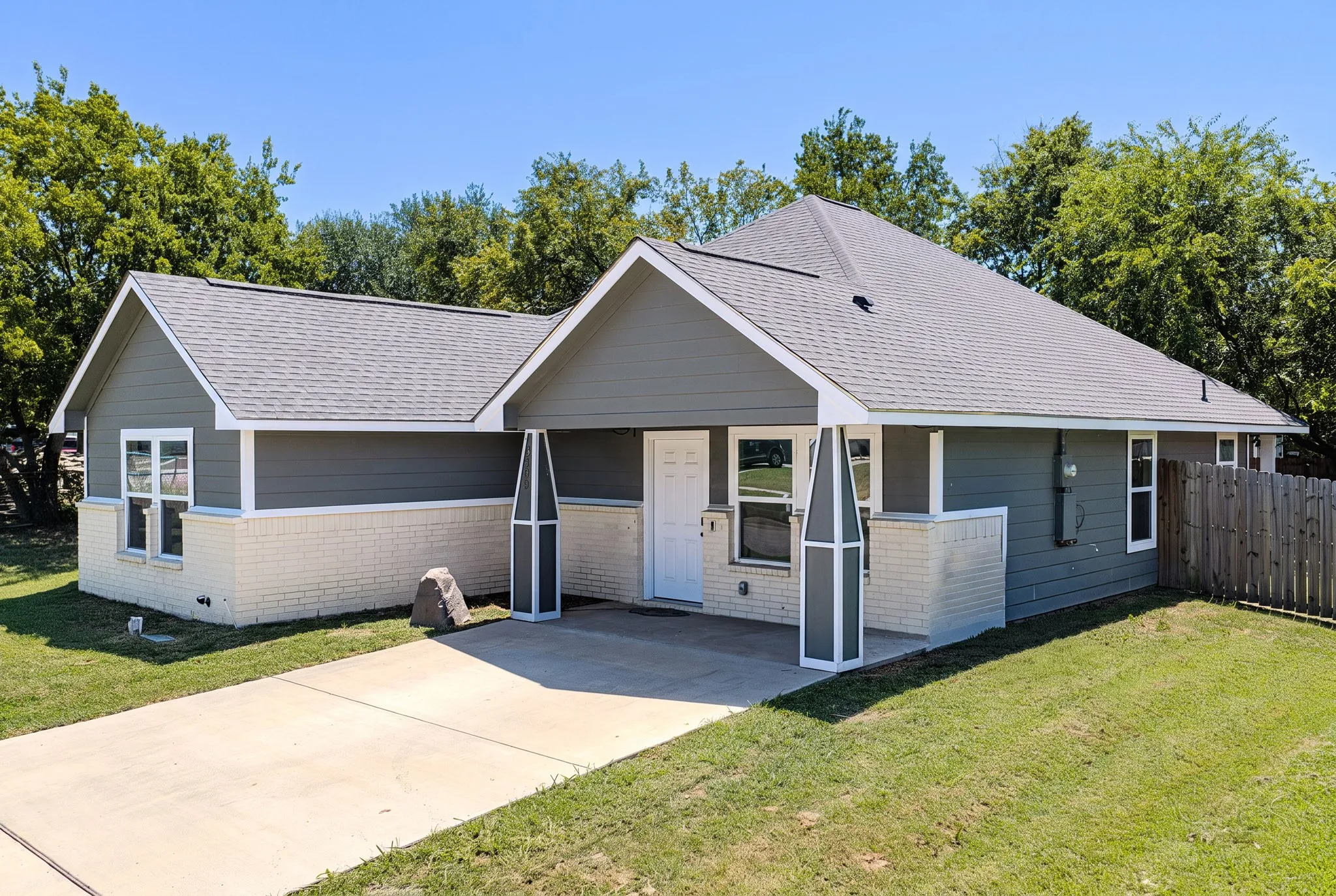 Single Family Residence For Sale in Hunt County , 3055 Silver Street, Greenville, Texas 75401, 4 Bedroom, 3 Bathroom, Garage spaces, 1,652 Sqft, built in 2022, mls#21361227, Real Estate Agent in Greenville, Homes For Sale in Hunt county, Homes For Sale in Greenville, Realtor in Greenville Texas, Real Estate Brokerage Independent Realty Texas, Luminita Cordes Realtor